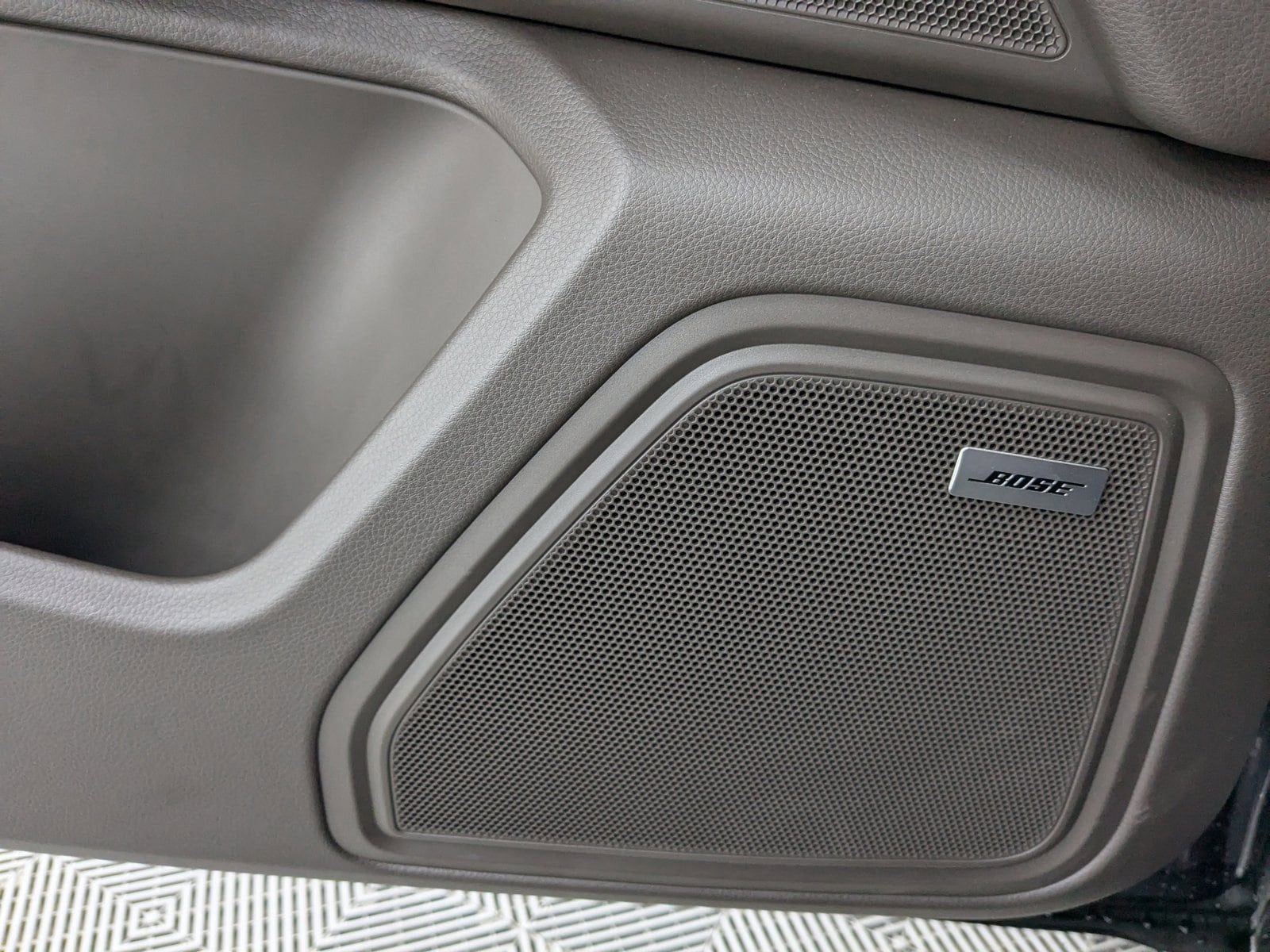 2026 Porsche Macan T - Photo 22