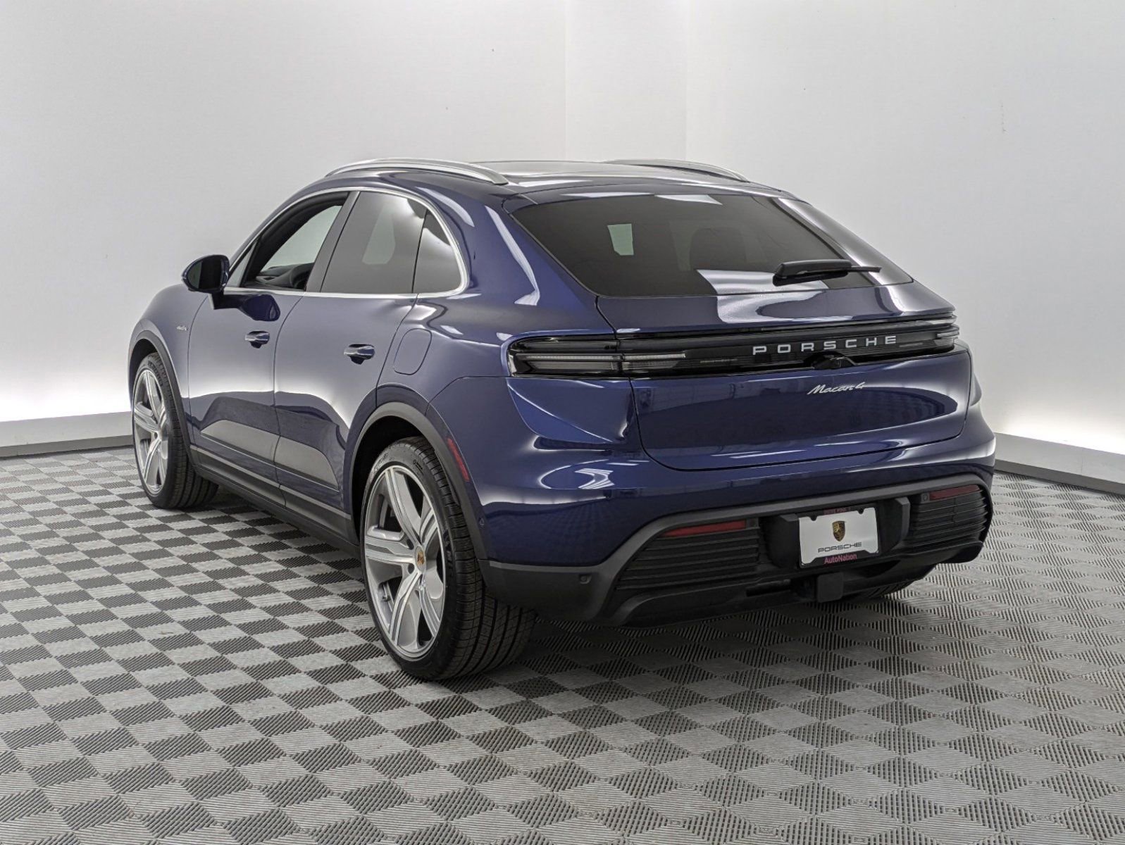 2024 Porsche Macan Electric 4 photo 4