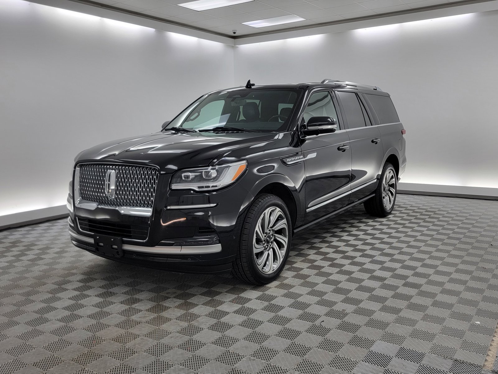 Used 2024 Lincoln Navigator Premiere L with VIN 5LMJJ3NG1REL04360 for sale in Hardeeville, SC