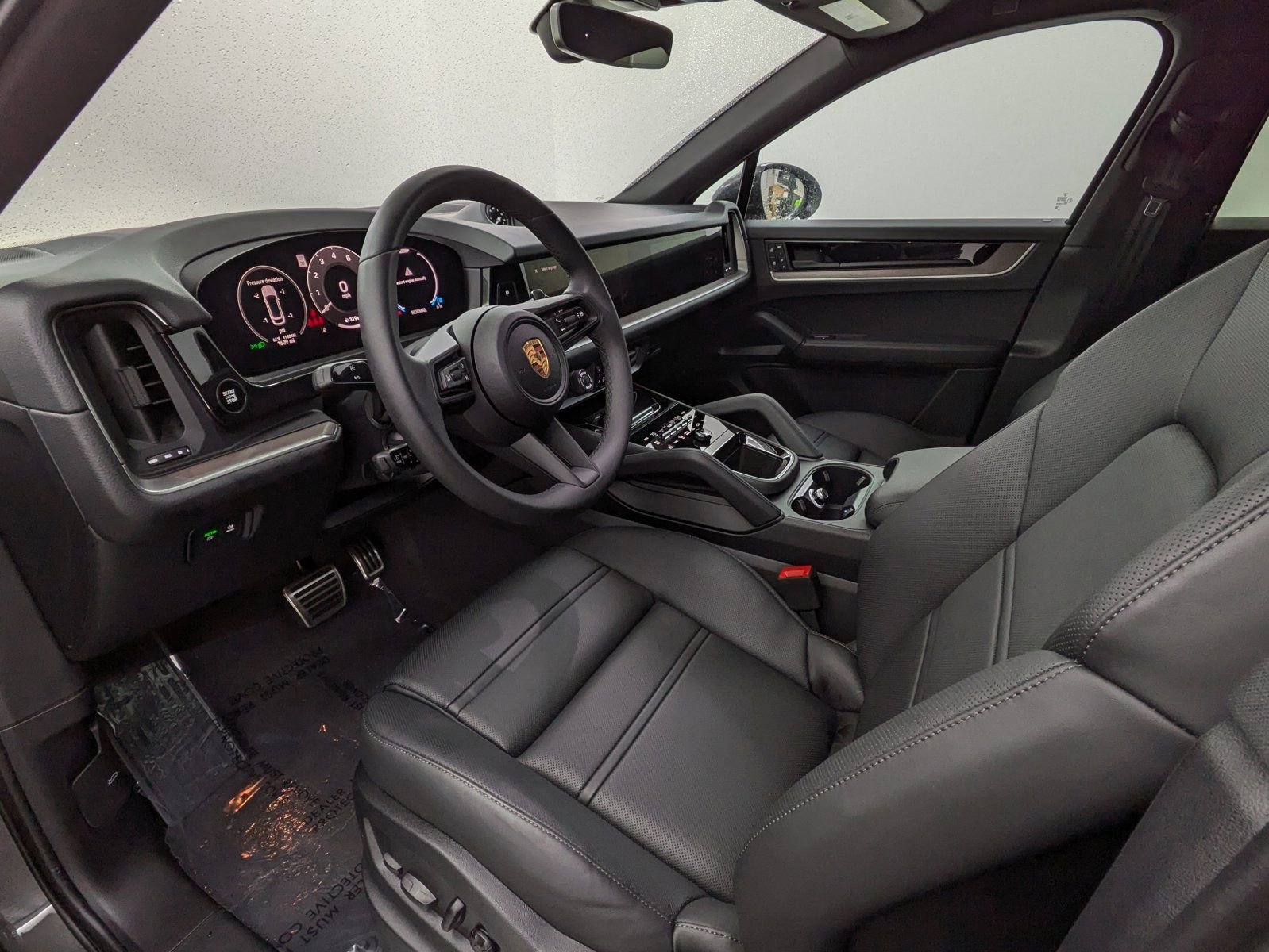 2025 Porsche Cayenne Coupe S photo 3