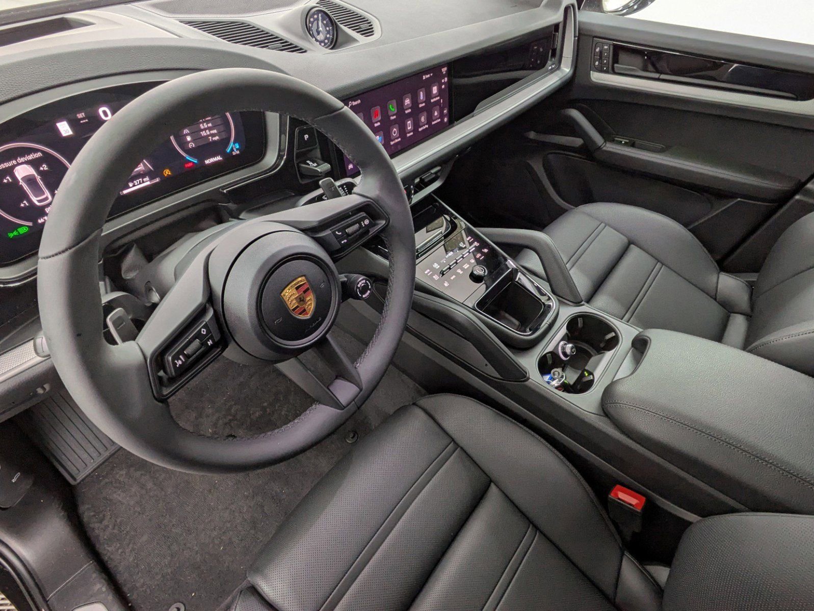 2025 Porsche Cayenne Coupe photo 4