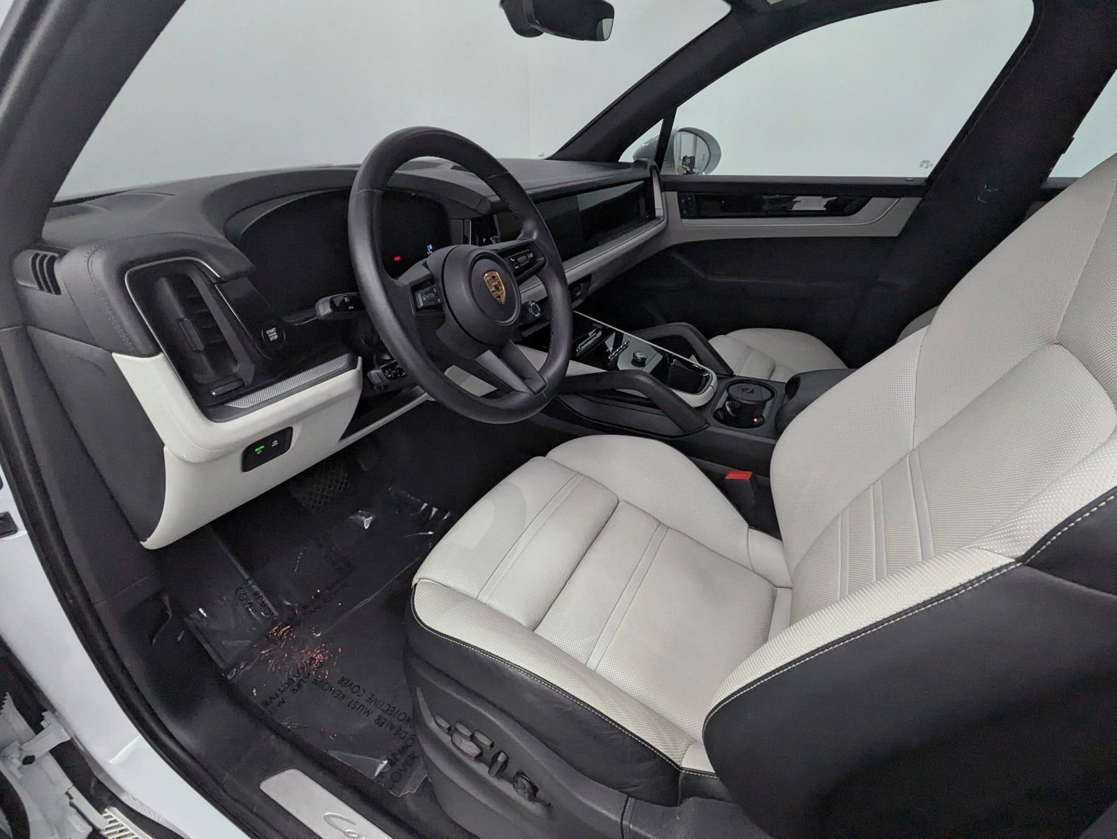 2024 Porsche Cayenne photo 3