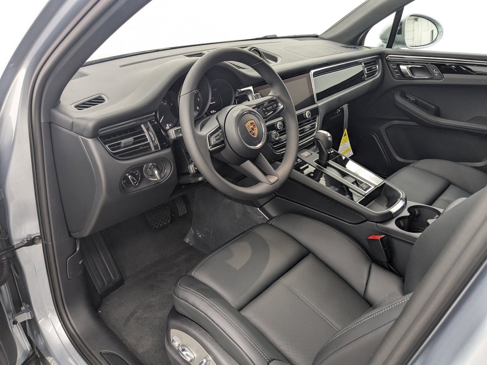 2026 Porsche Macan T photo 4