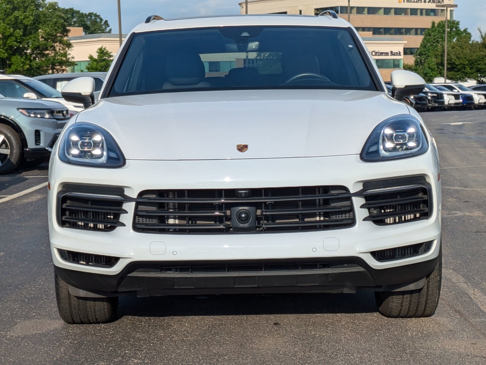 2023 Porsche Cayenne Platinum Edition photo 2