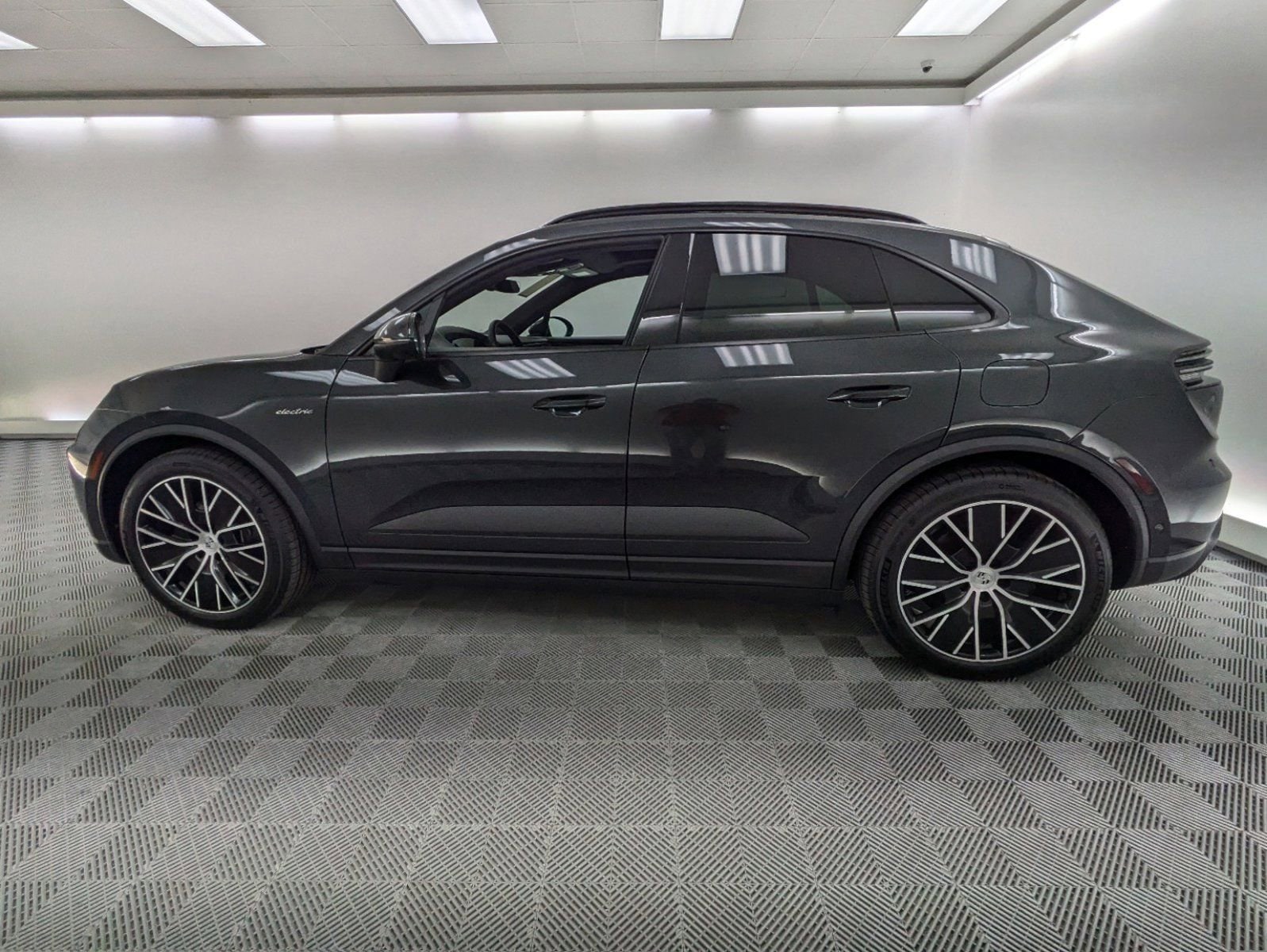 Used 2024 Porsche Macan Base with VIN WP1AA2XA2RL000455 for sale in Hardeeville, SC