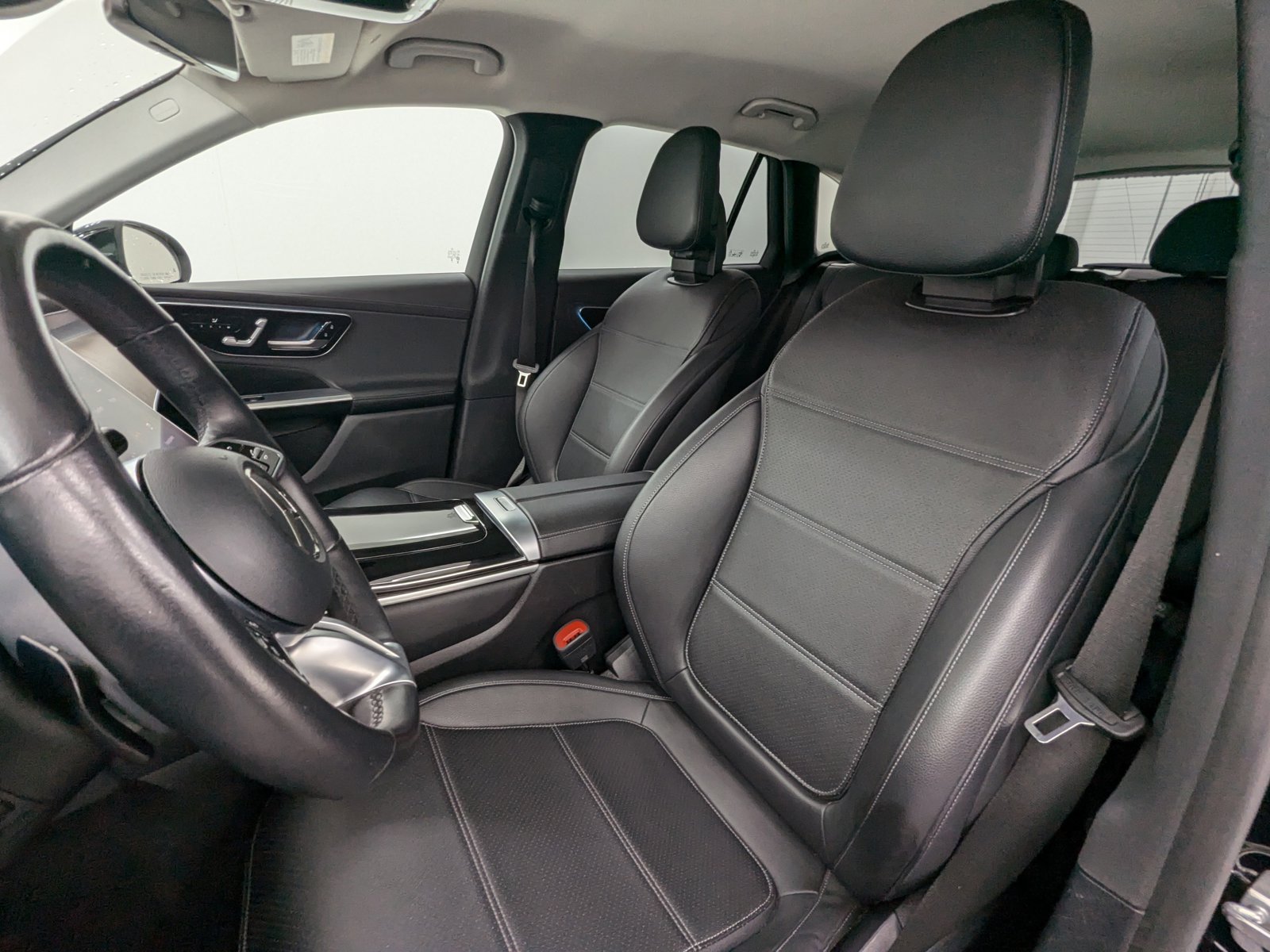 2024 Mercedes Benz GLC 300 photo 4