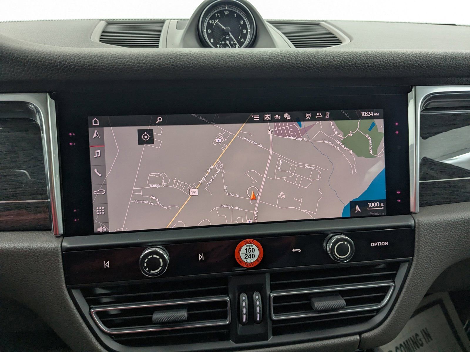 2026 Porsche Macan T - Photo 18