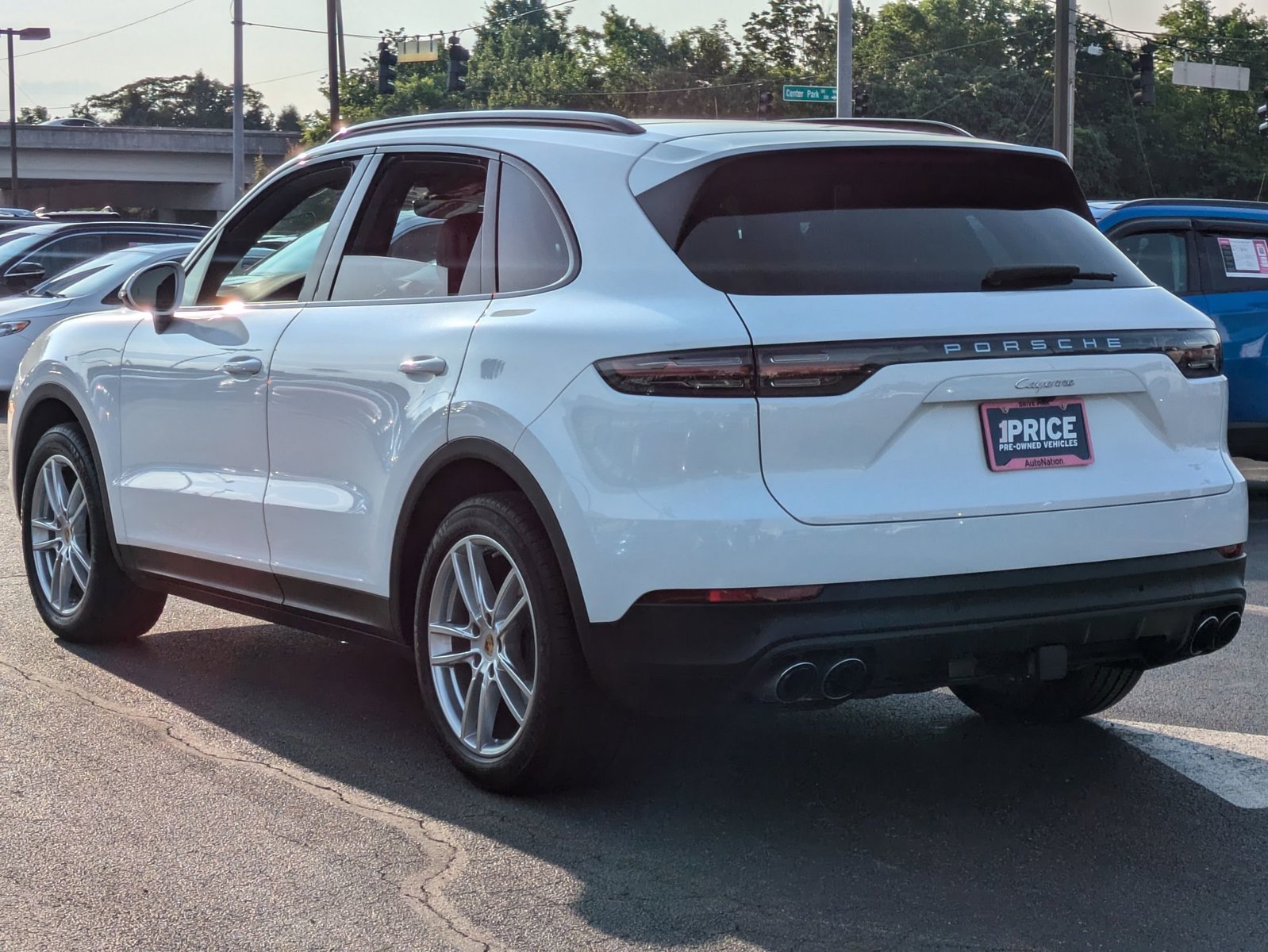 2023 Porsche Cayenne Platinum Edition photo 3