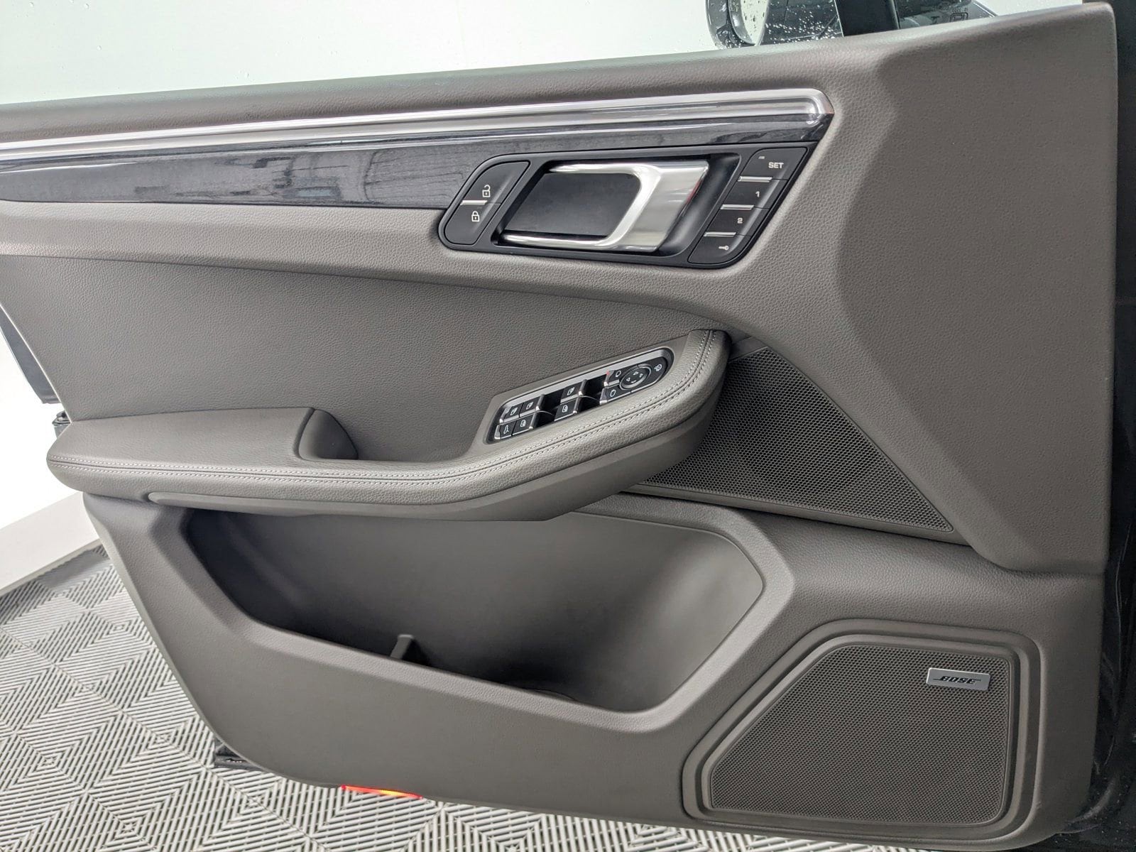 2026 Porsche Macan T - Photo 21