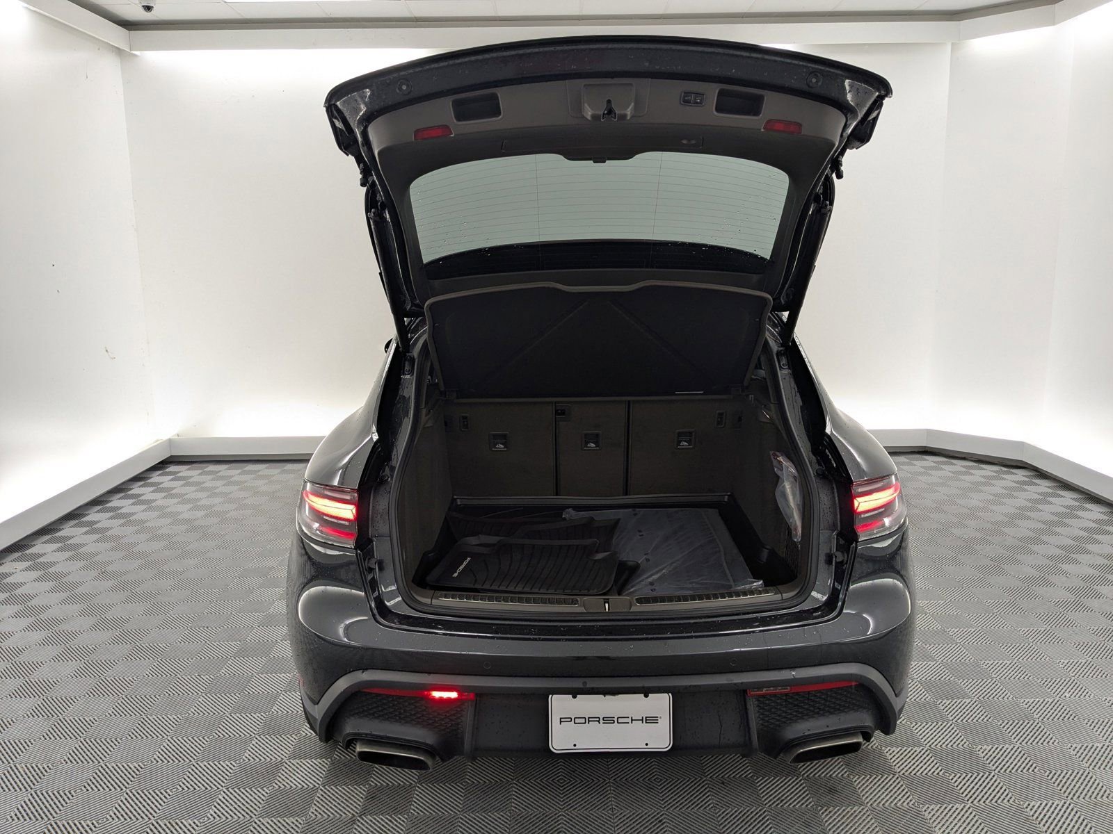 2026 Porsche Macan T - Photo 11