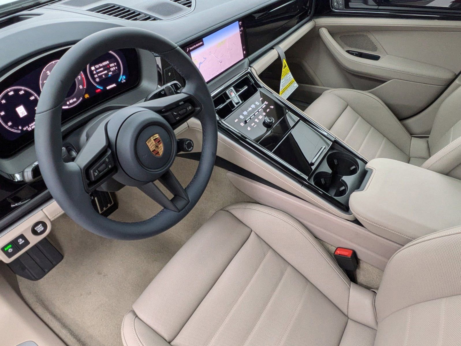 2025 Porsche Panamera 4 photo 4