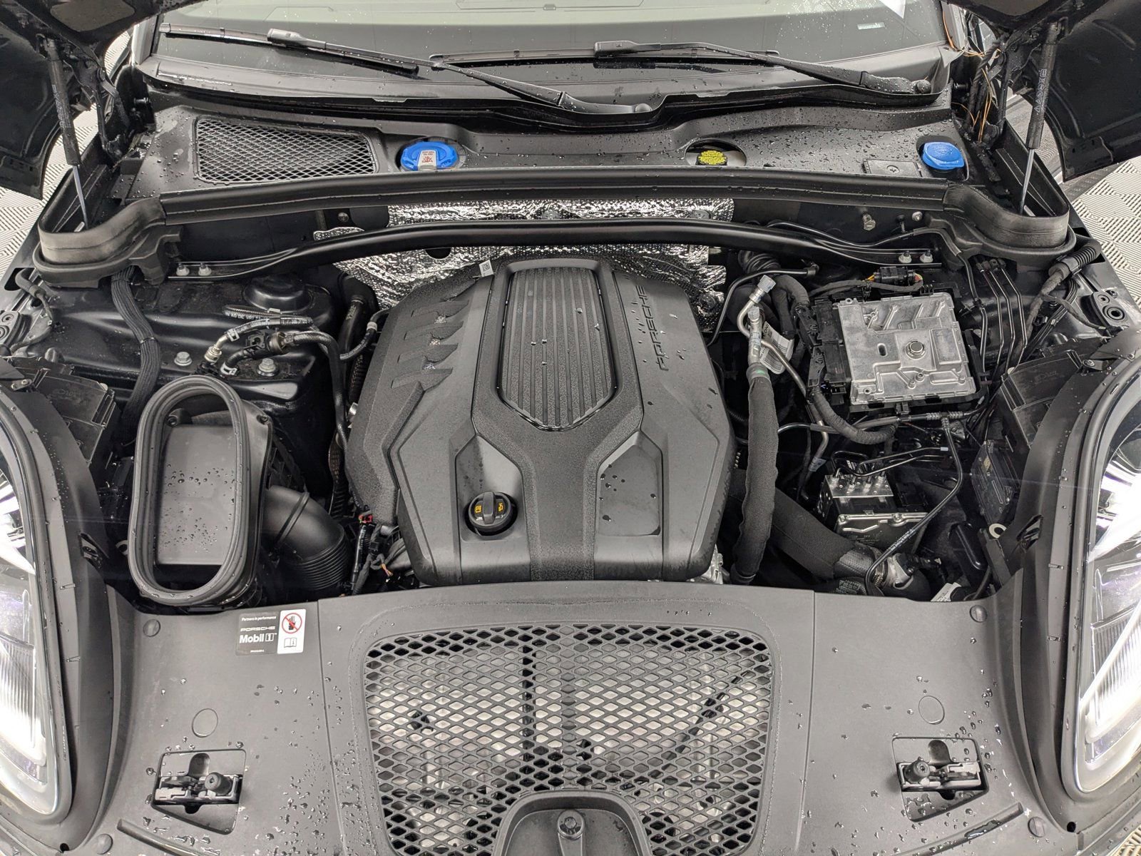 2026 Porsche Macan T - Photo 25
