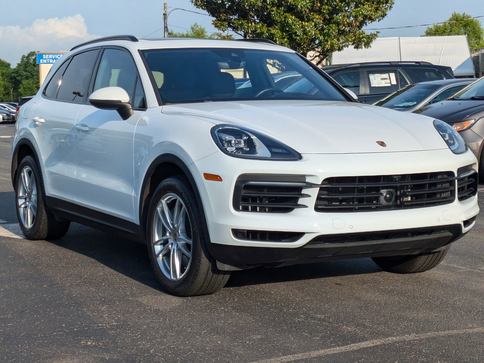 2023 Porsche Cayenne Platinum Edition photo 3