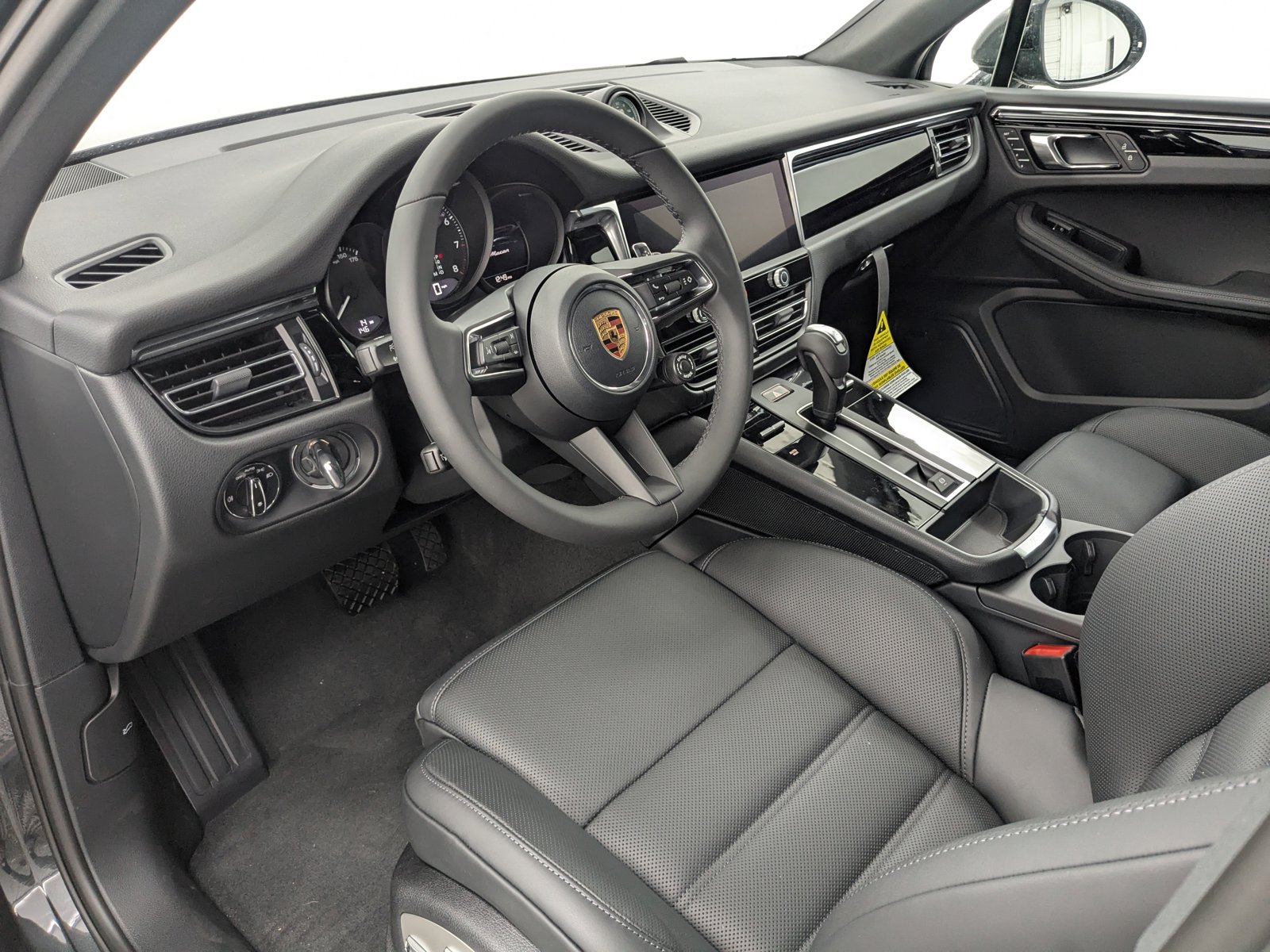 2026 Porsche Macan T photo 2