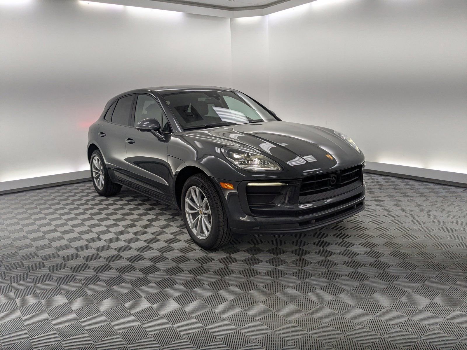 2026 Porsche Macan T - Photo 7
