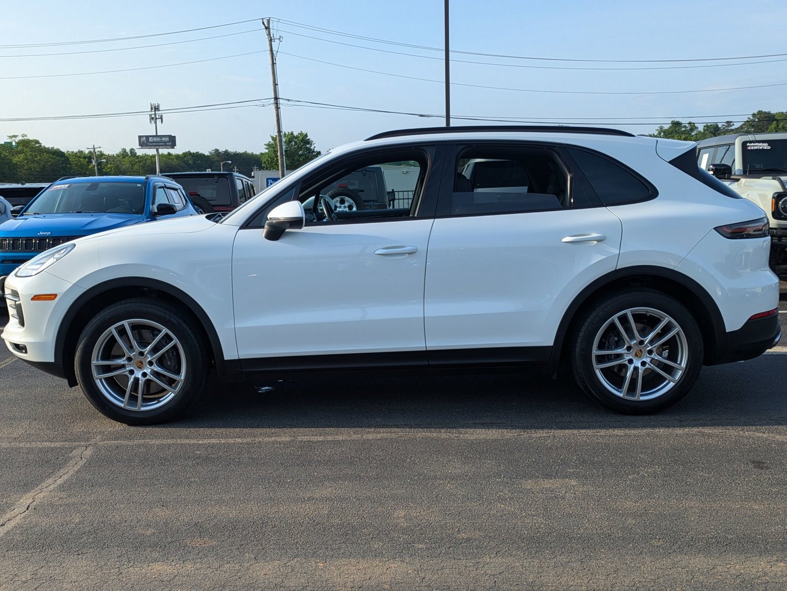 2023 Porsche Cayenne Platinum Edition photo 2