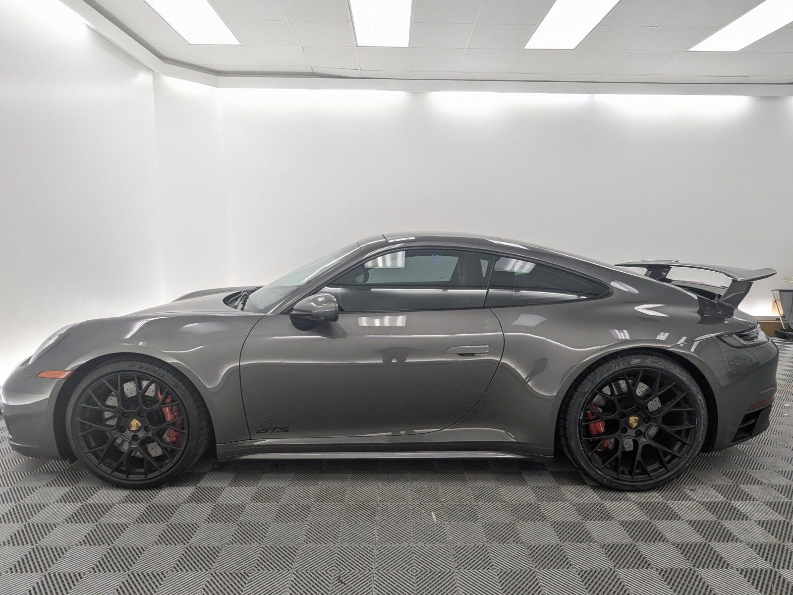 2024 Porsche 911 GTS photo 2