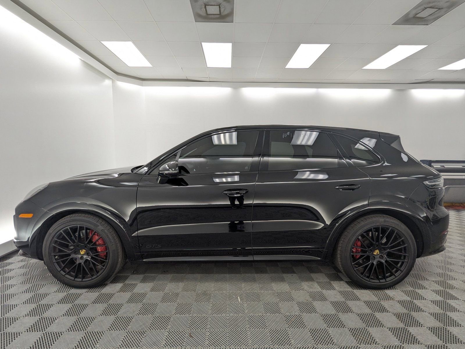 2021 Porsche Cayenne GTS photo 2