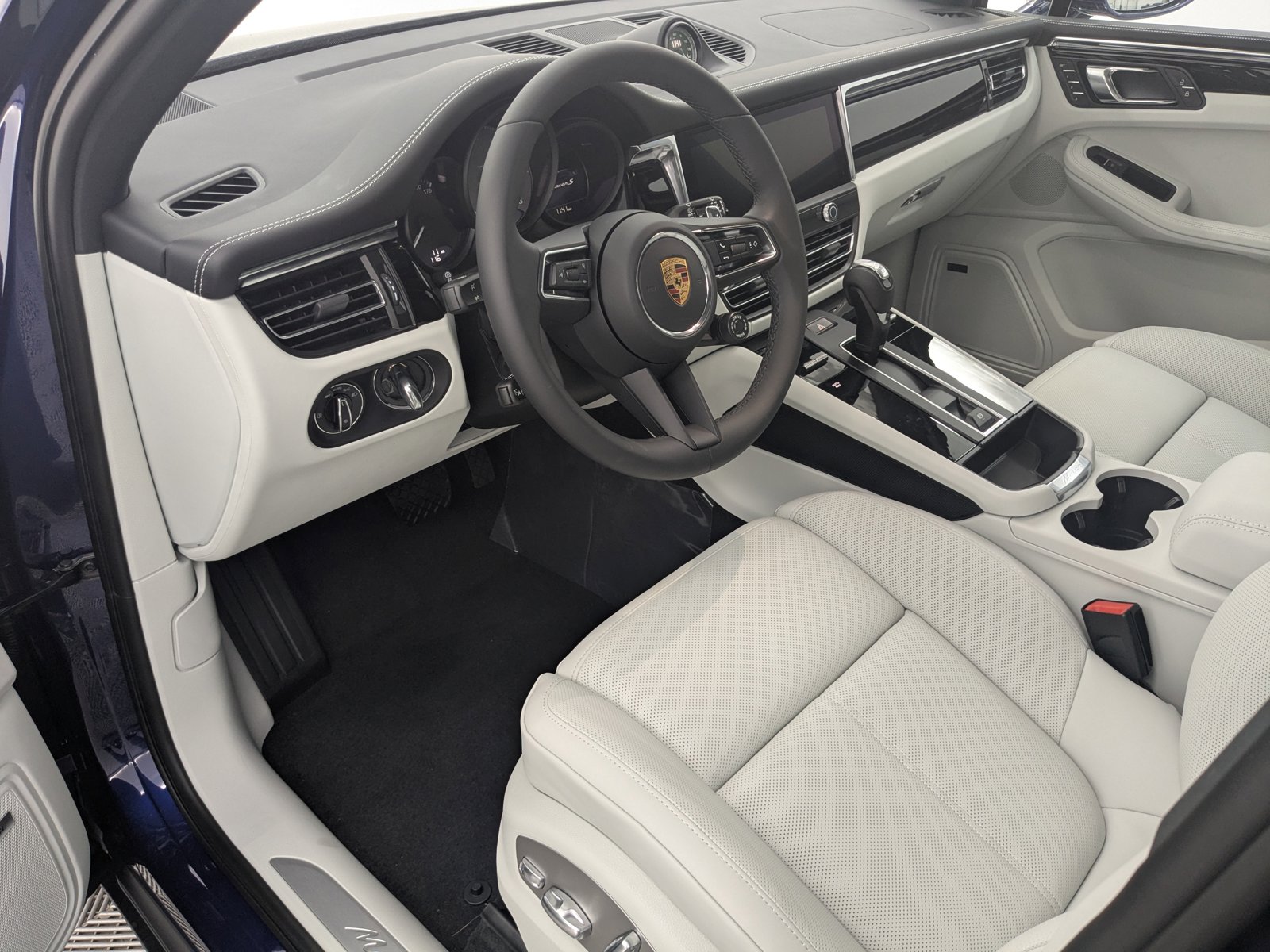 2026 Porsche Macan S photo 4