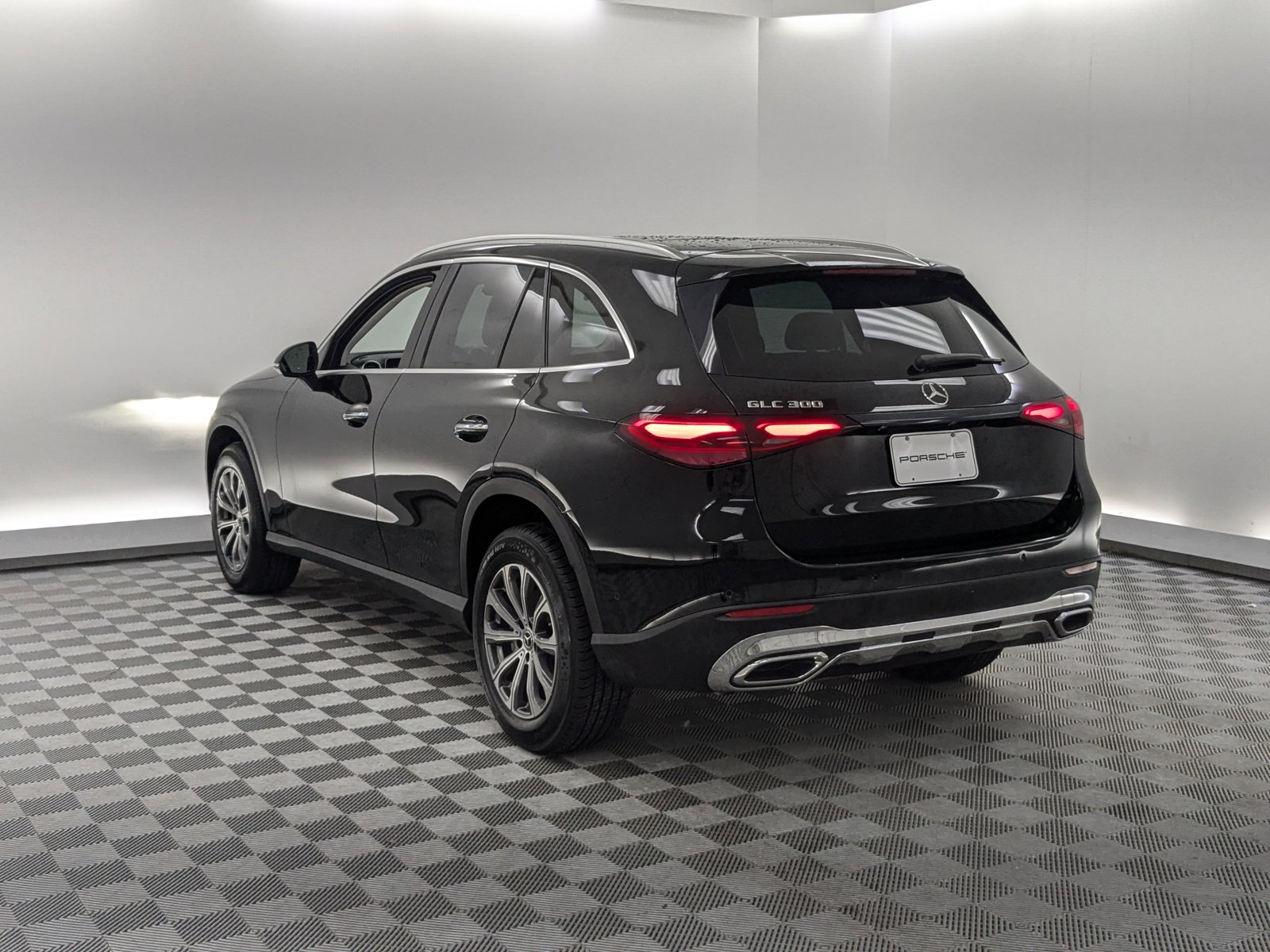 2024 Mercedes Benz GLC 300 photo 2