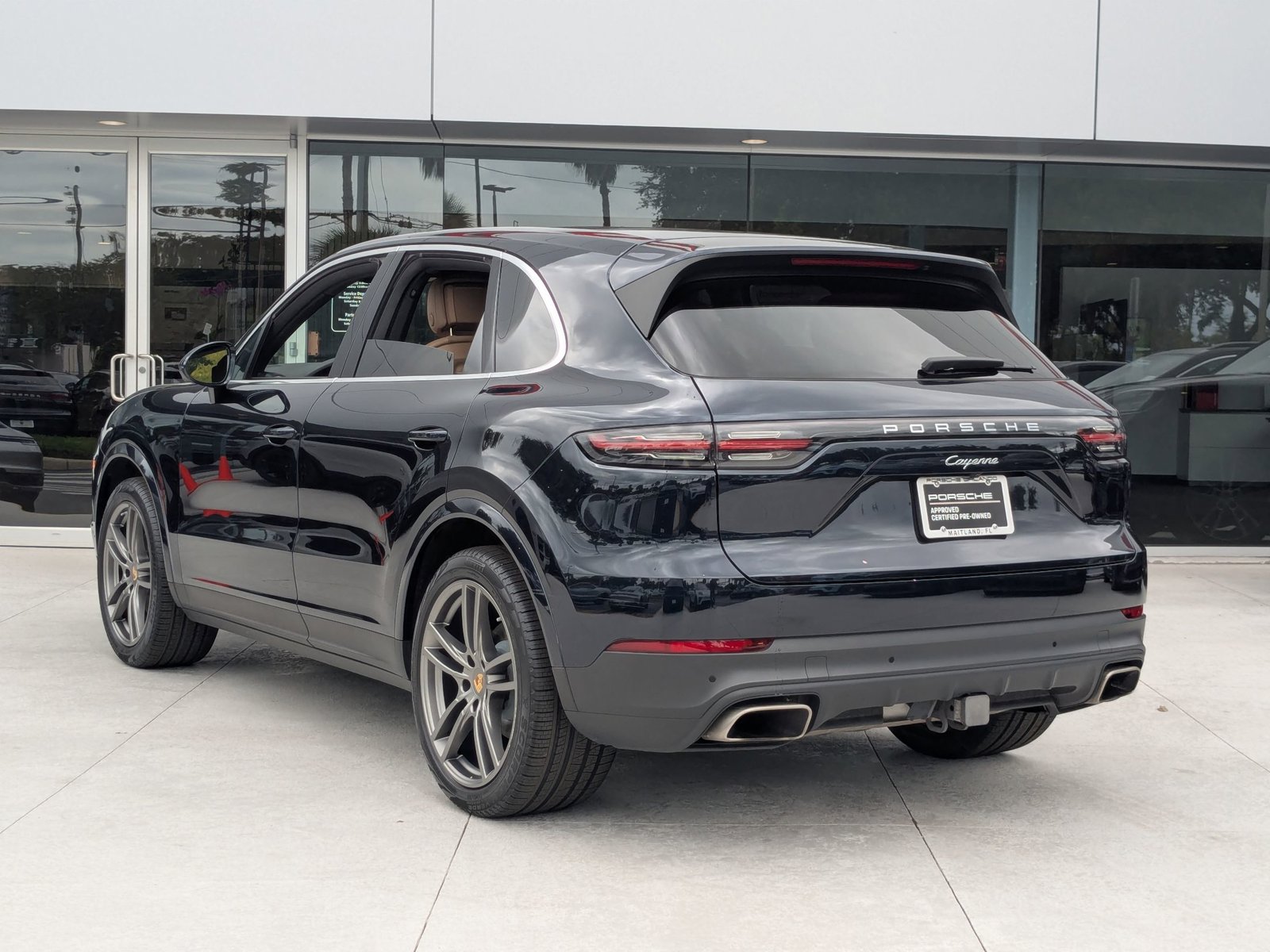 2023 Porsche Cayenne Base photo 3