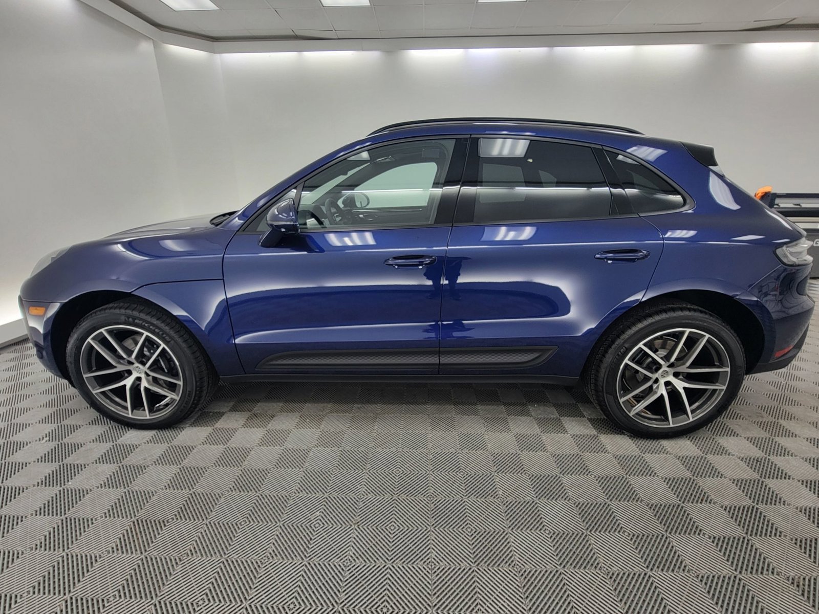 2026 Porsche Macan T photo 2