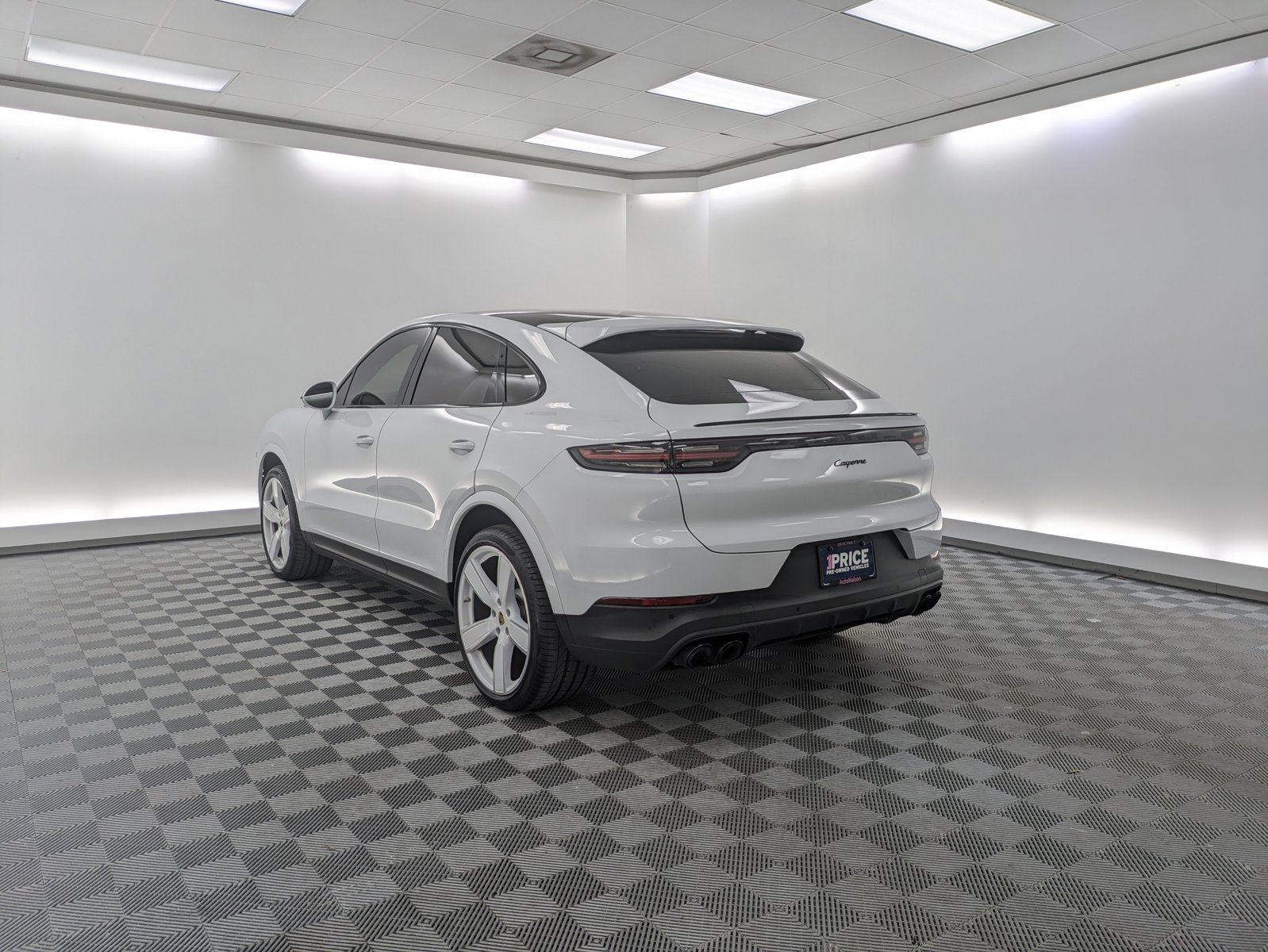 2022 Porsche Cayenne Coupe photo 3