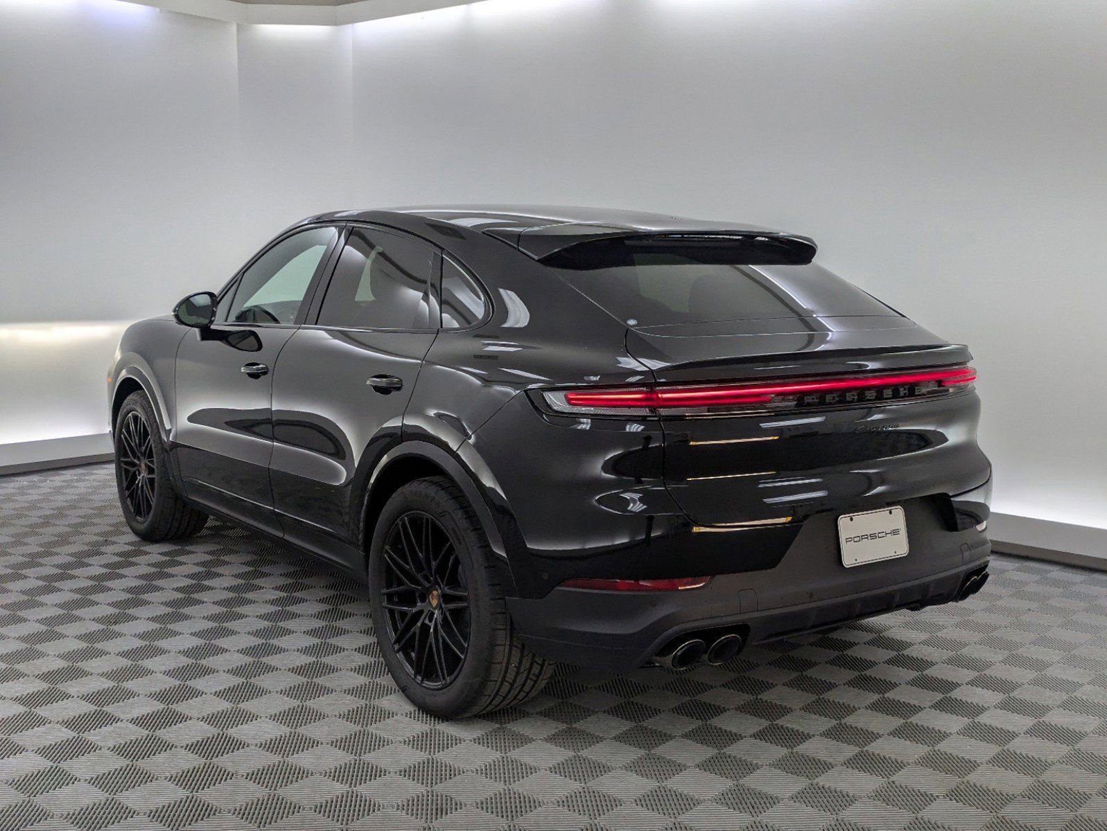 2025 Porsche Cayenne Coupe photo 3