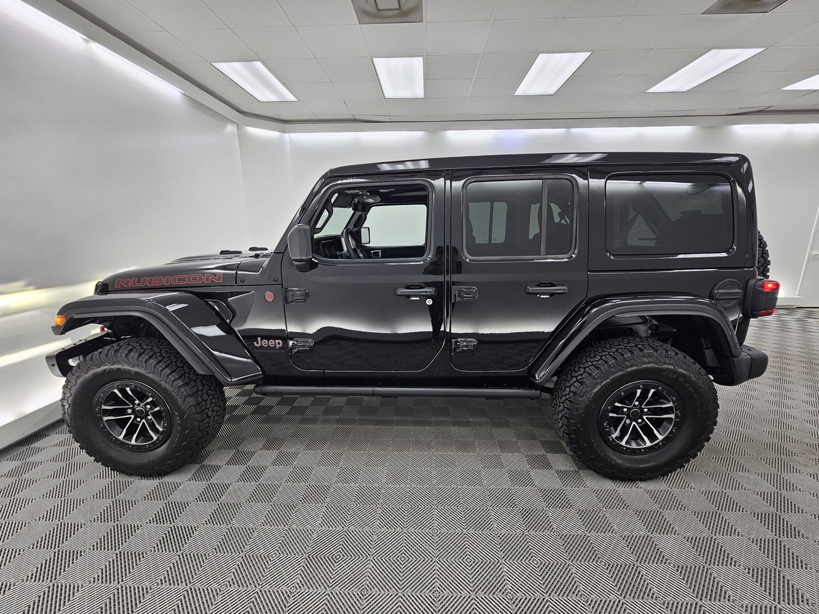 Used 2024 Jeep Wrangler 4-Door Rubicon X with VIN 1C4RJXFG4RW171751 for sale in Hardeeville, SC