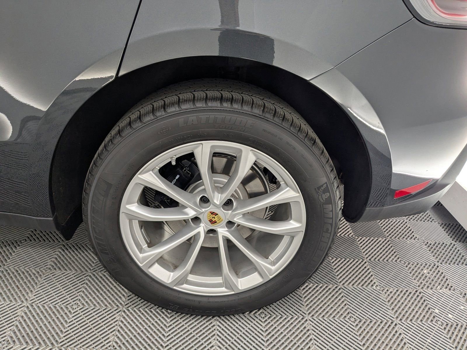 2026 Porsche Macan T - Photo 13