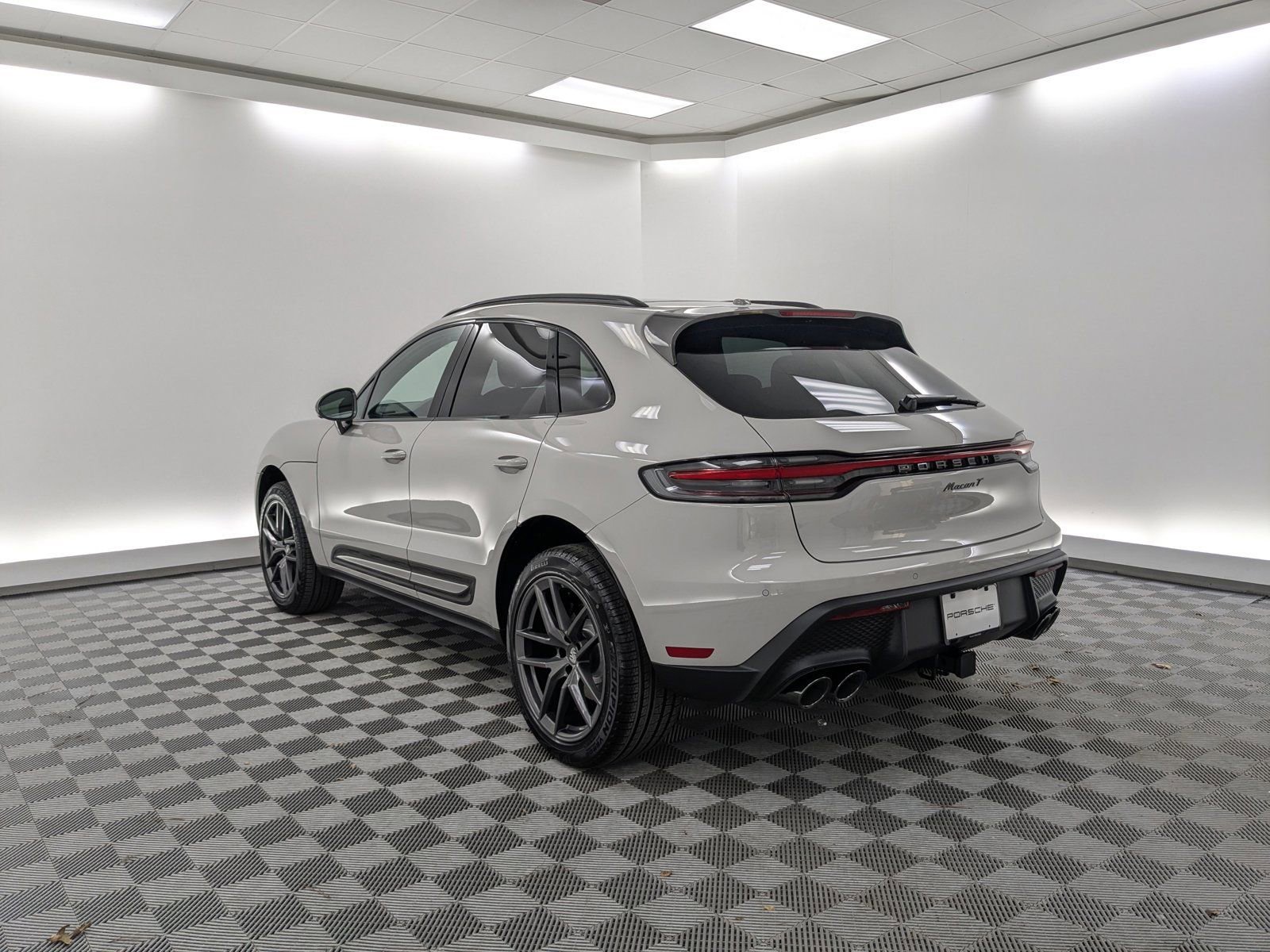 2026 Porsche Macan T photo 3