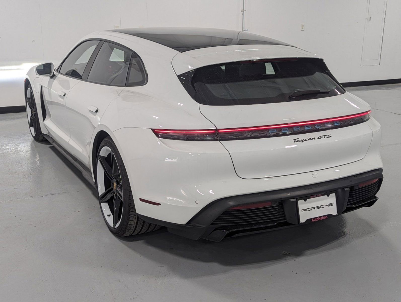 2024 Porsche Taycan Sport Turismo GTS photo 3