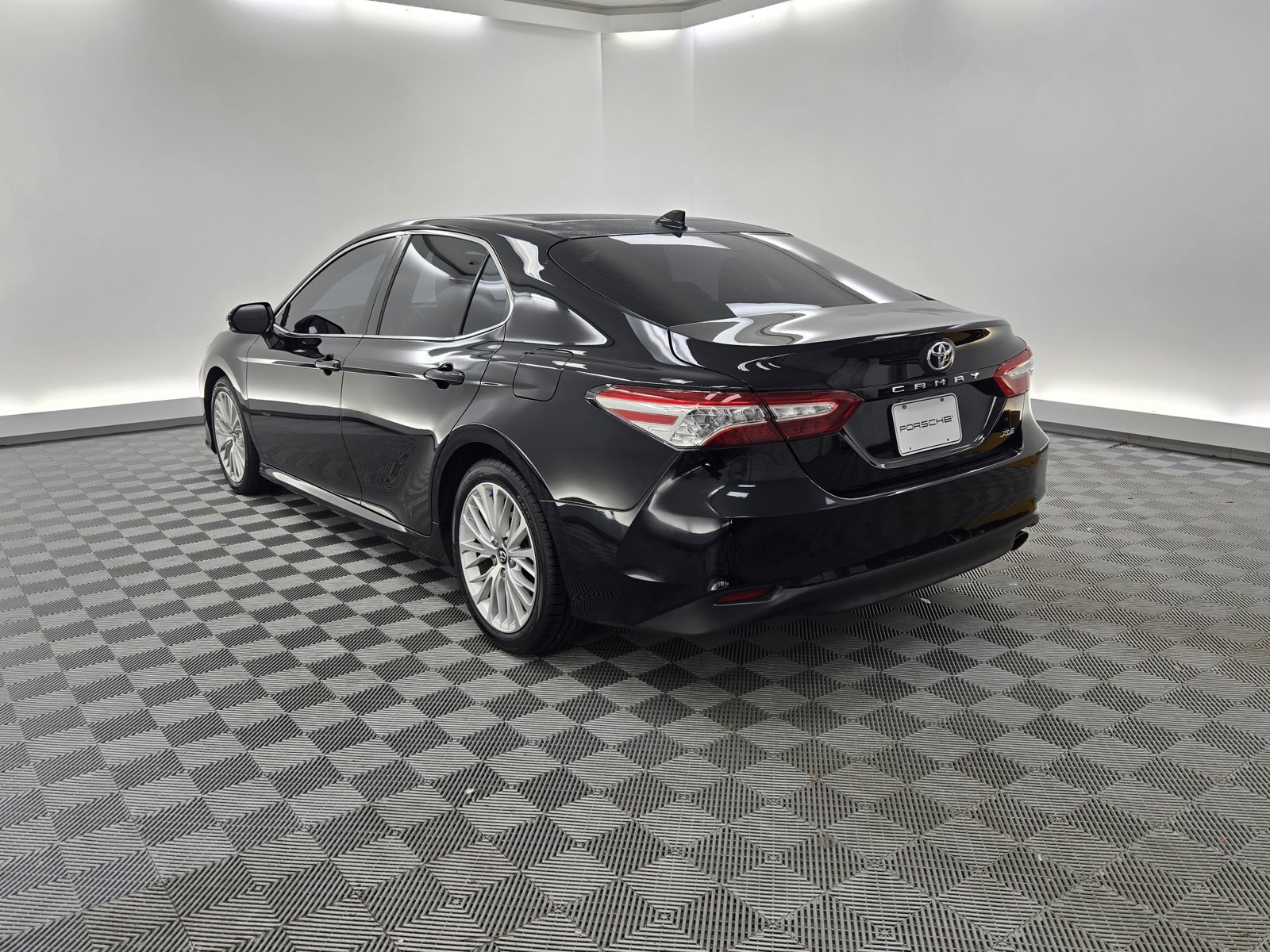 2020 Toyota Camry XLE photo 2
