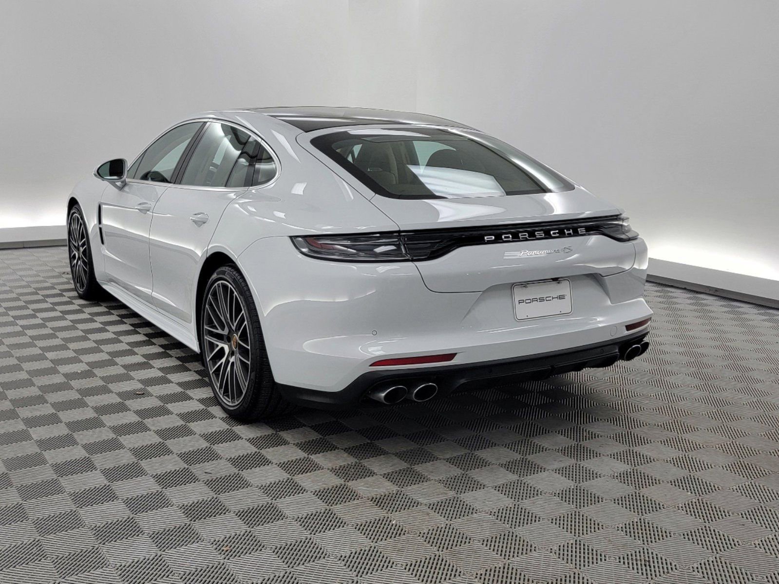 2022 Porsche Panamera 4S photo 3
