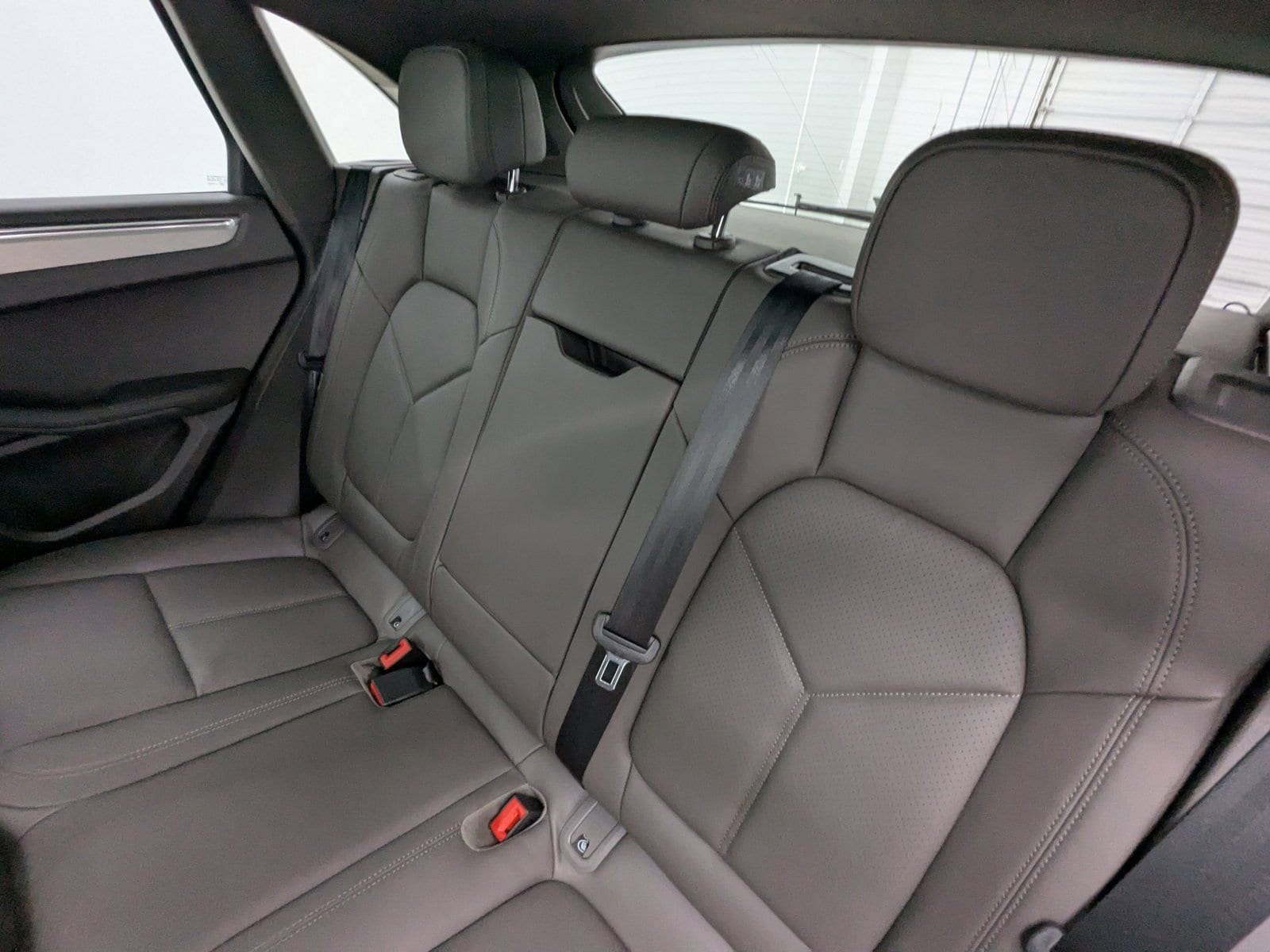 2026 Porsche Macan T - Photo 14