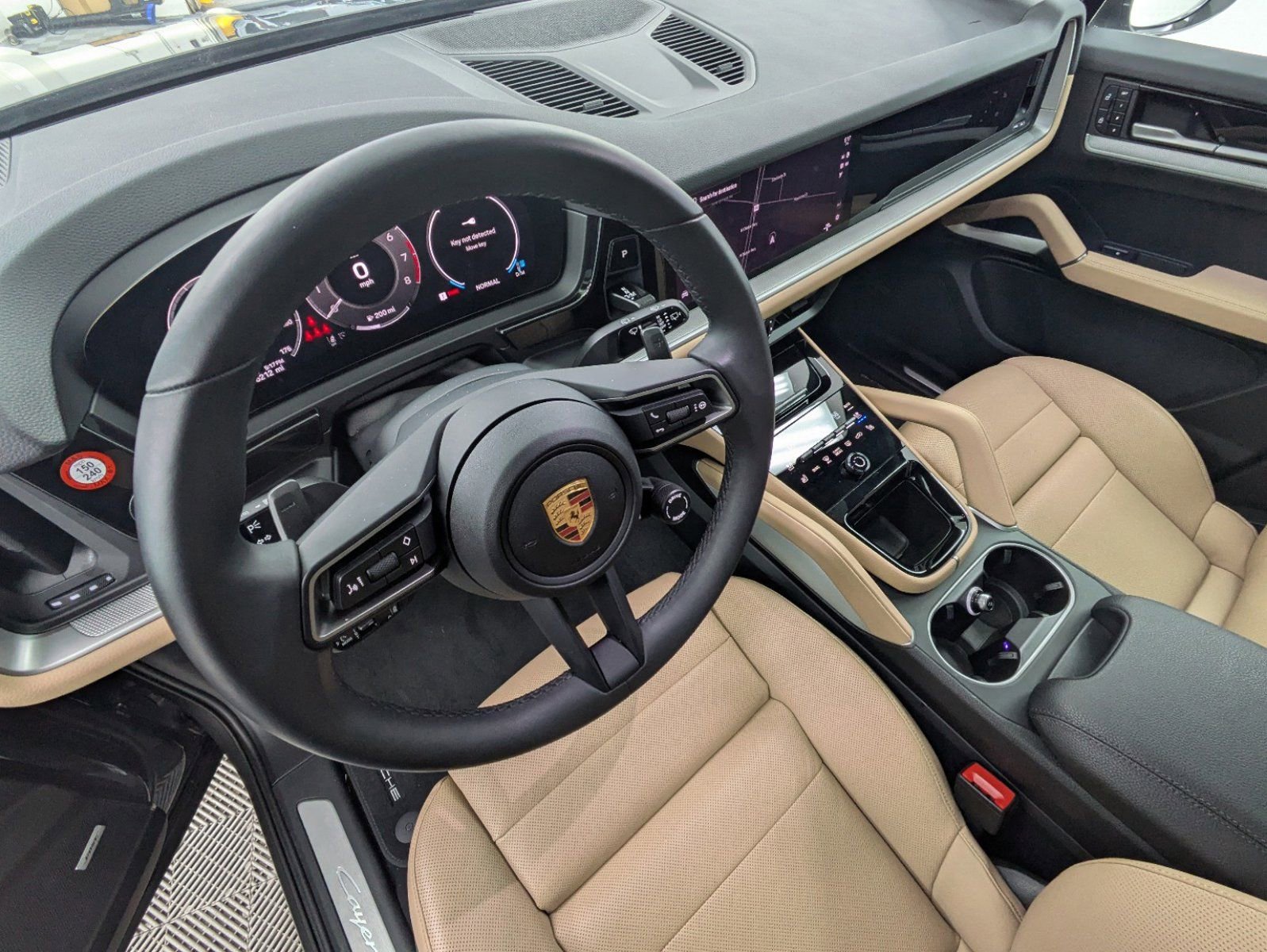 2025 Porsche Cayenne photo 4