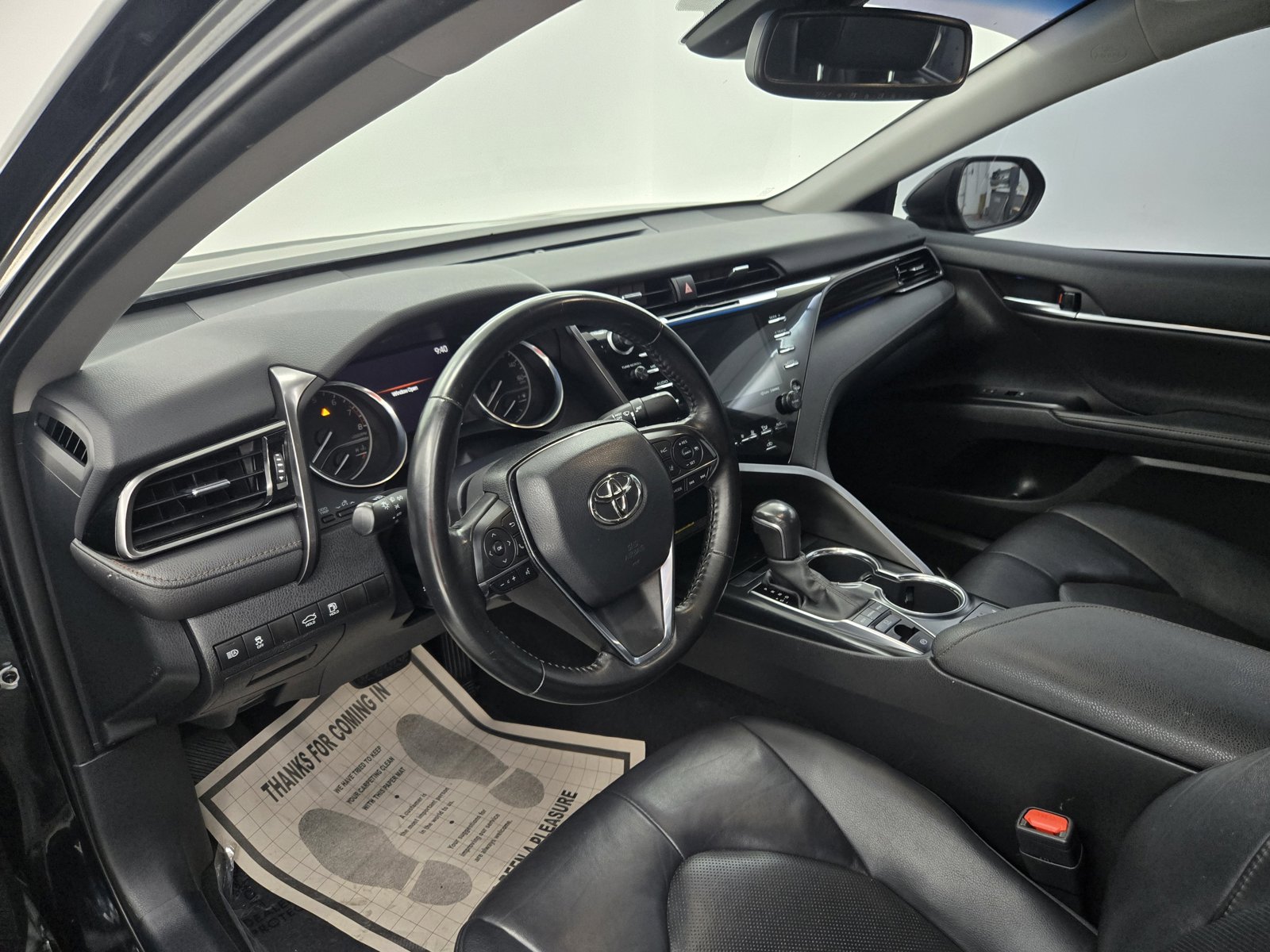 2020 Toyota Camry XLE photo 3