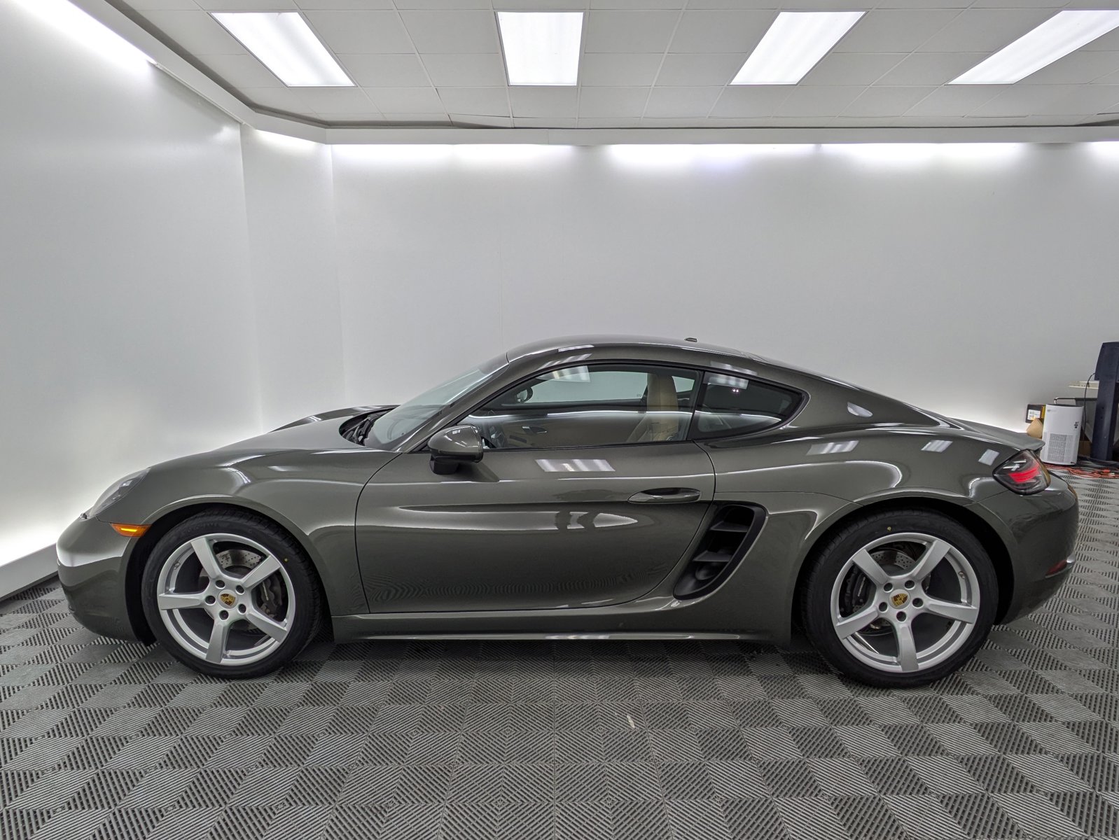 2020 Porsche Cayman S photo 2