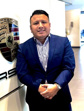 Staff member Johnny Andon from ID_eb2731d50142
