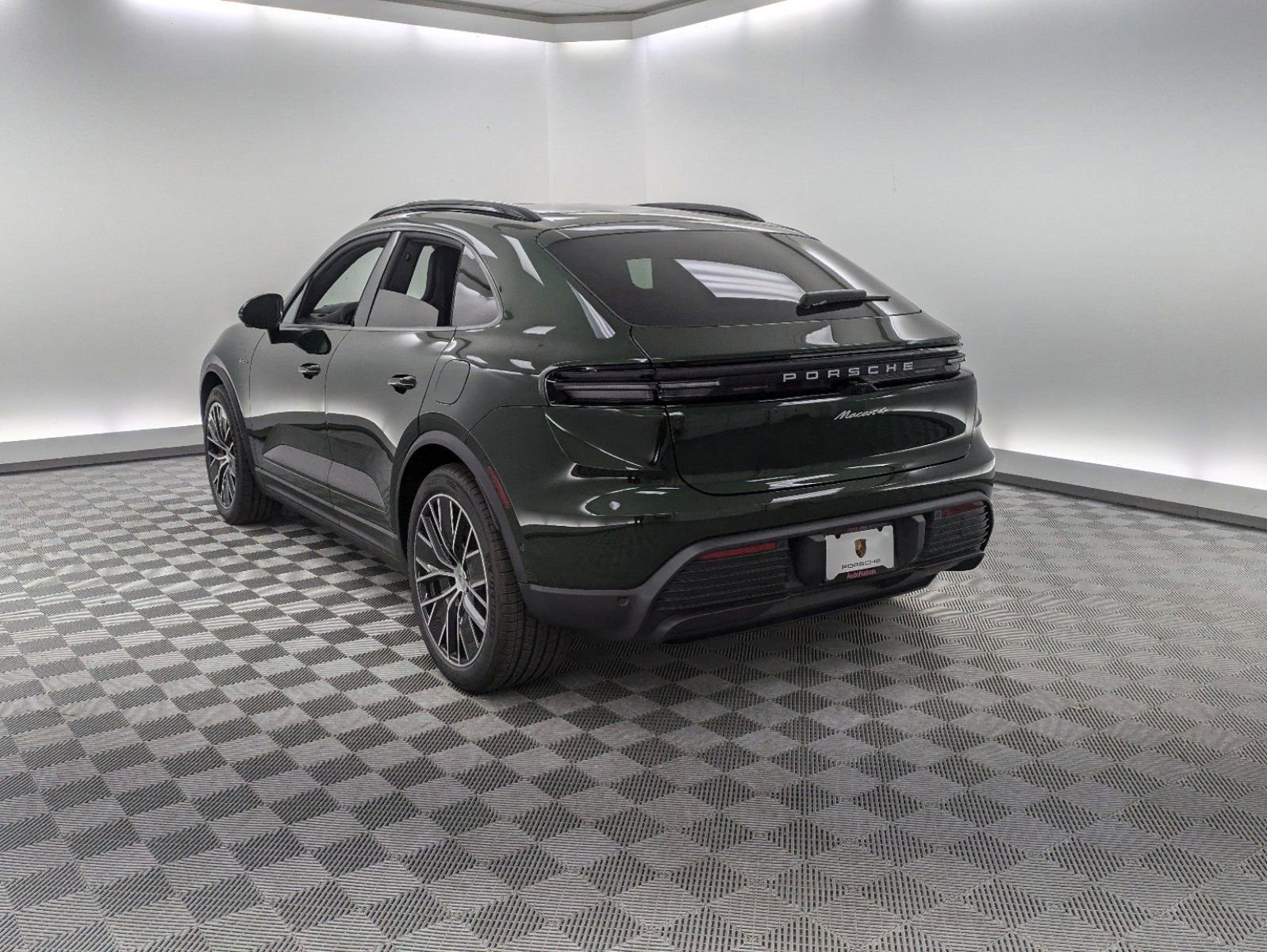 2024 Porsche Macan Electric 4 photo 3