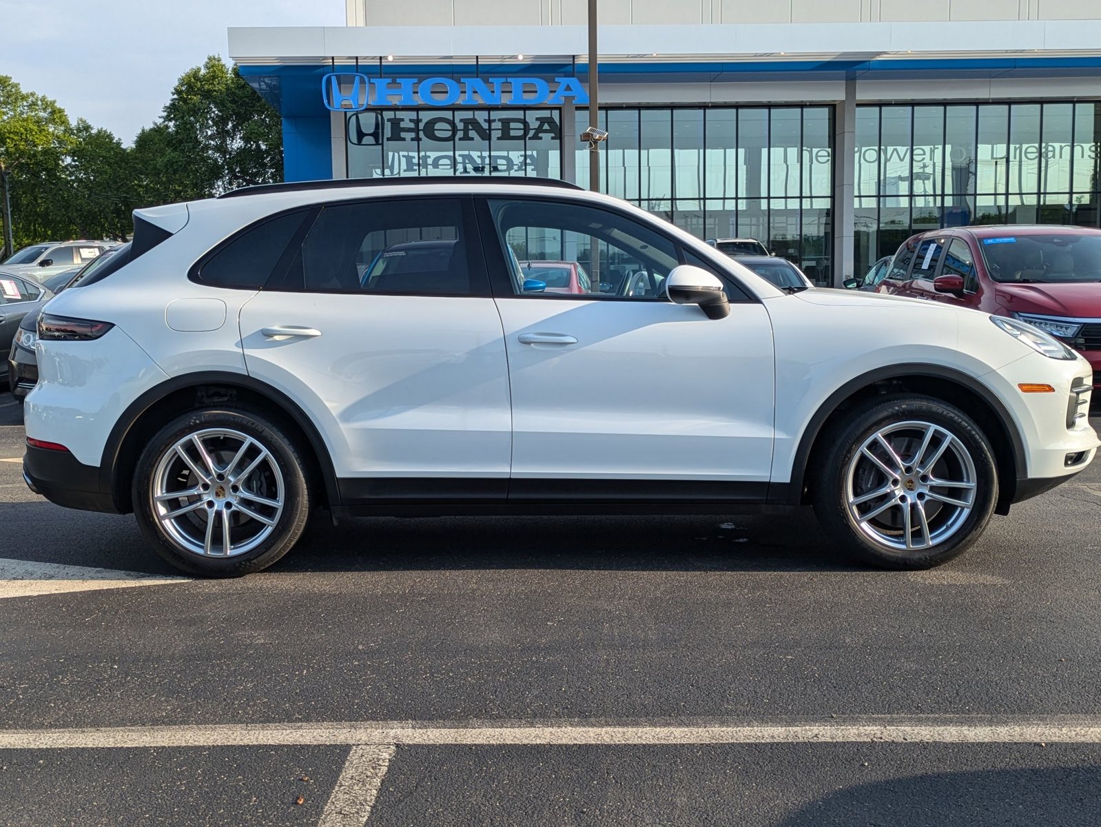 2023 Porsche Cayenne Platinum Edition photo 4