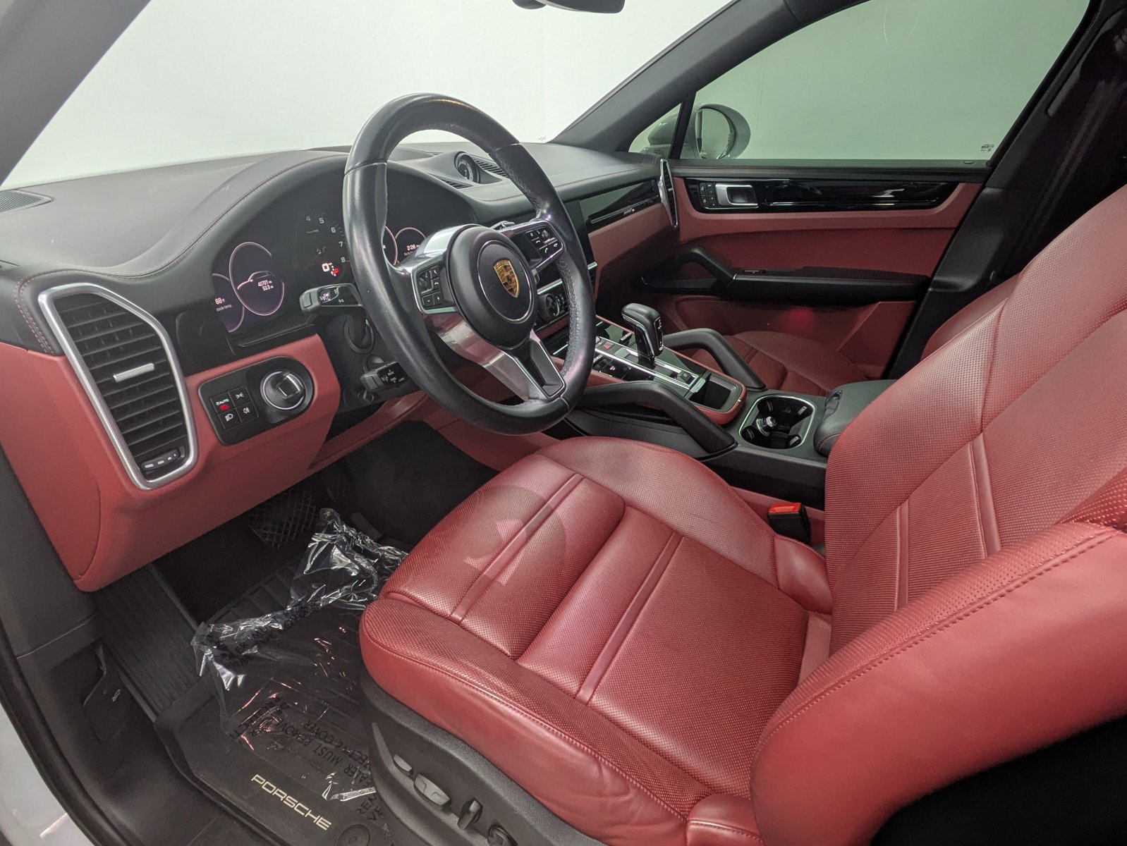 2022 Porsche Cayenne Coupe photo 4