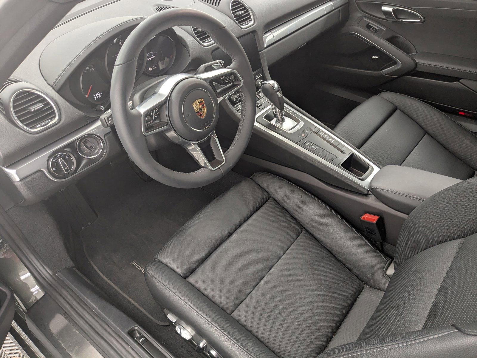 2024 Porsche Cayman photo 4