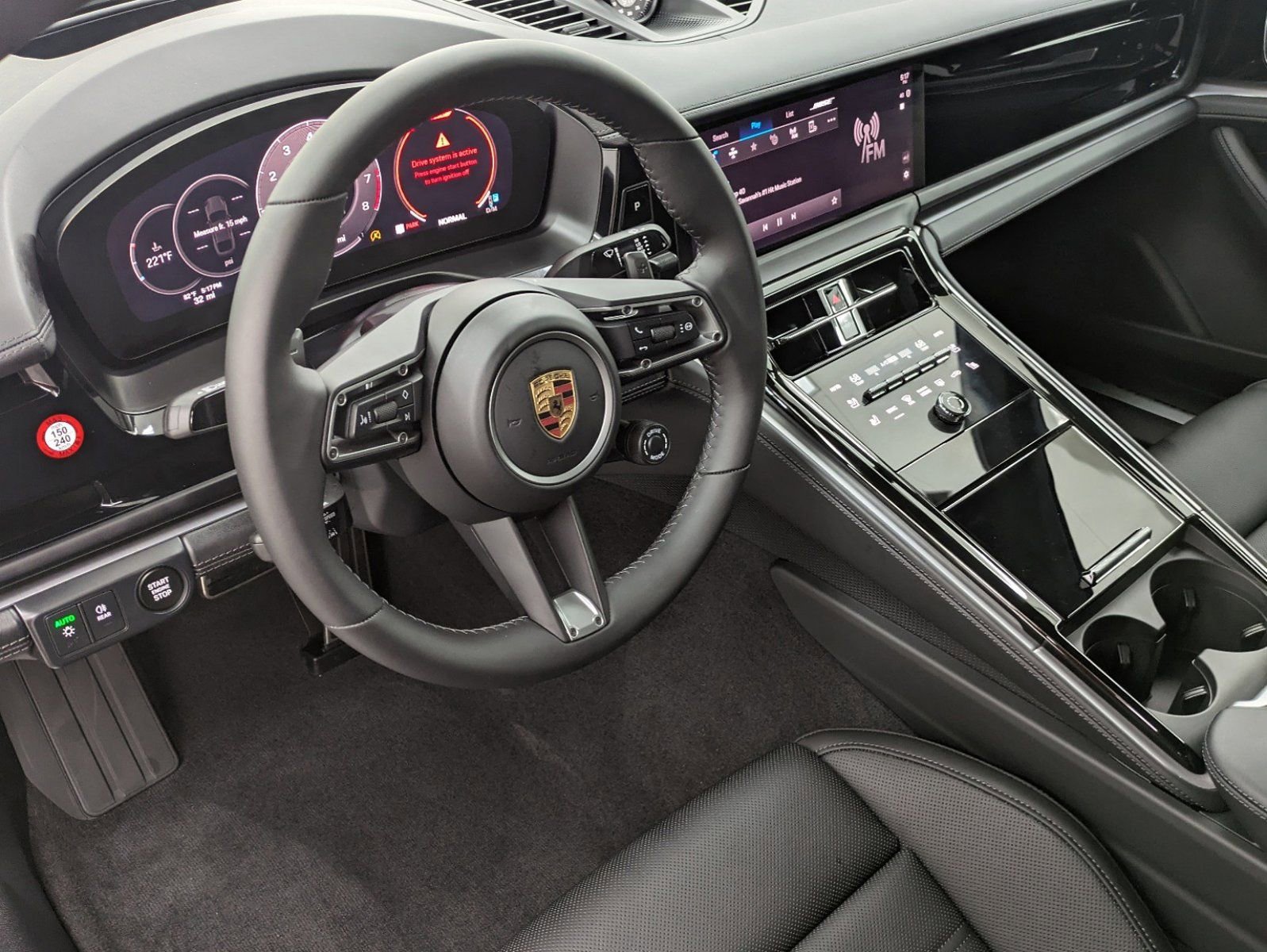 2024 Porsche Panamera photo 4