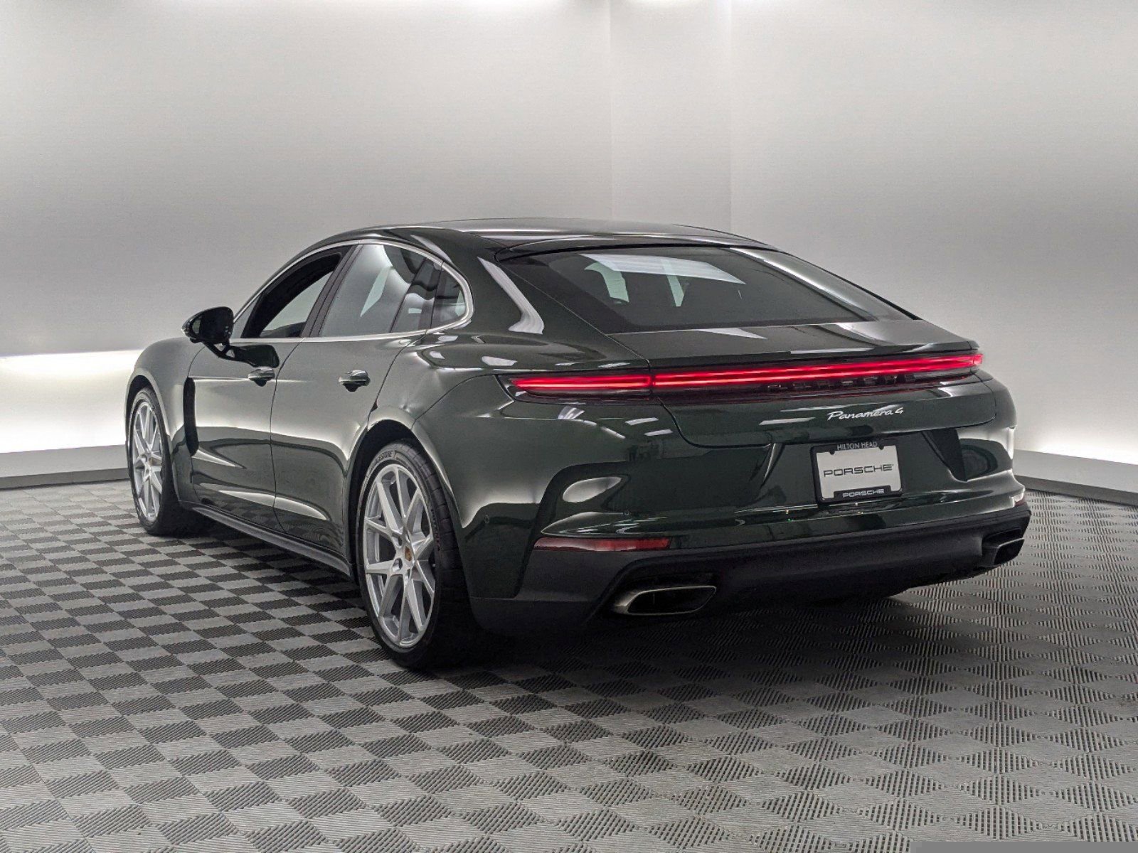 2025 Porsche Panamera 4 photo 2
