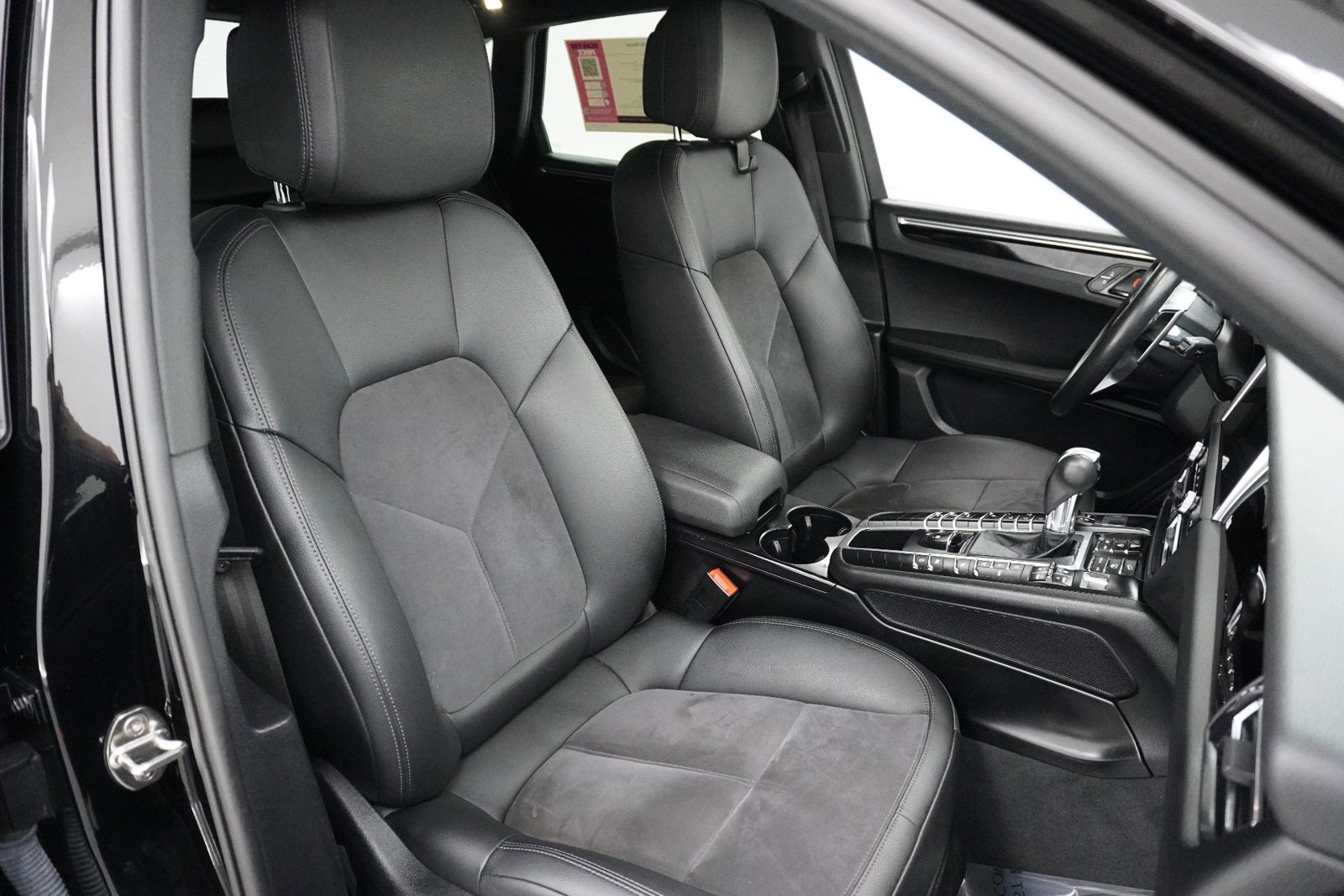 2021 Porsche Macan Base - Photo 18