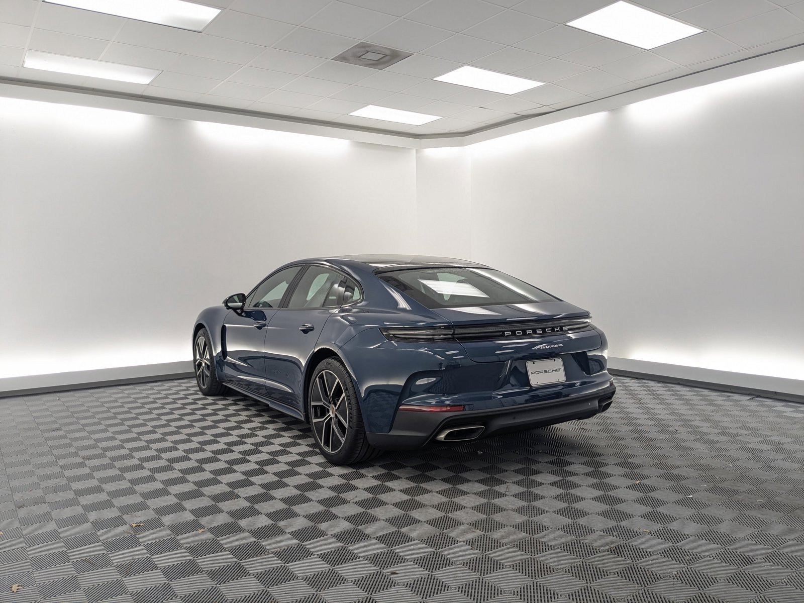 2026 Porsche Panamera 4 photo 3