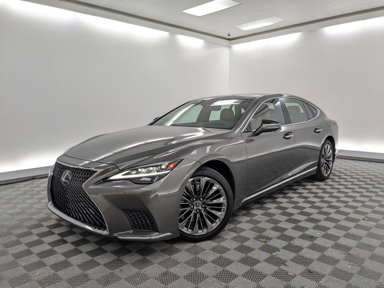 2022 Lexus LS Base's photo