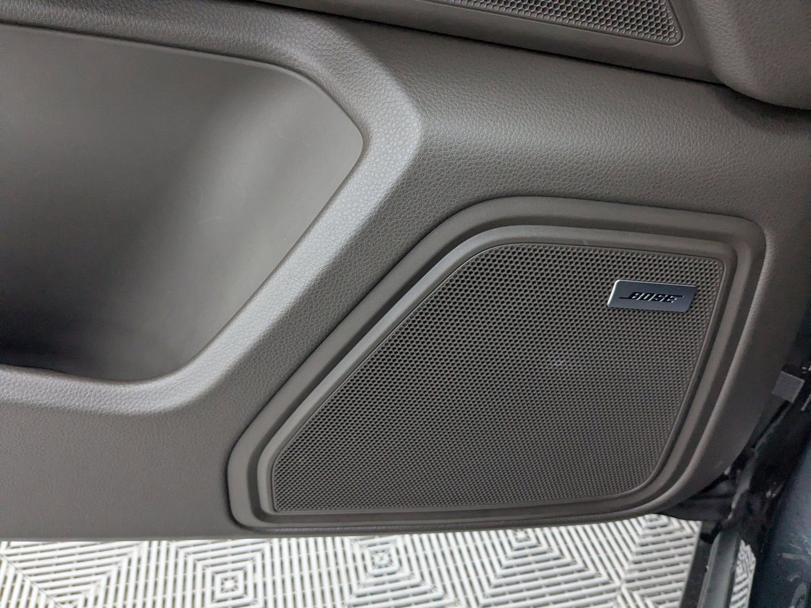 2026 Porsche Macan T - Photo 24