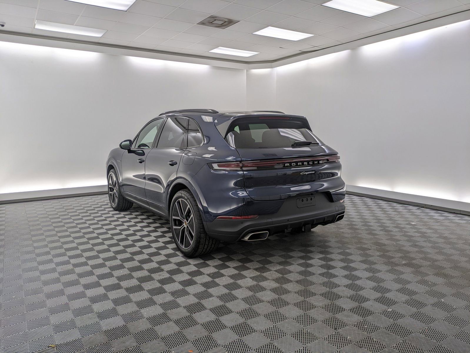 2026 Porsche Cayenne E-Hybrid photo 3